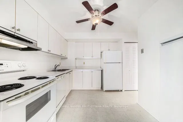 2759 Carousel Crescent, #407