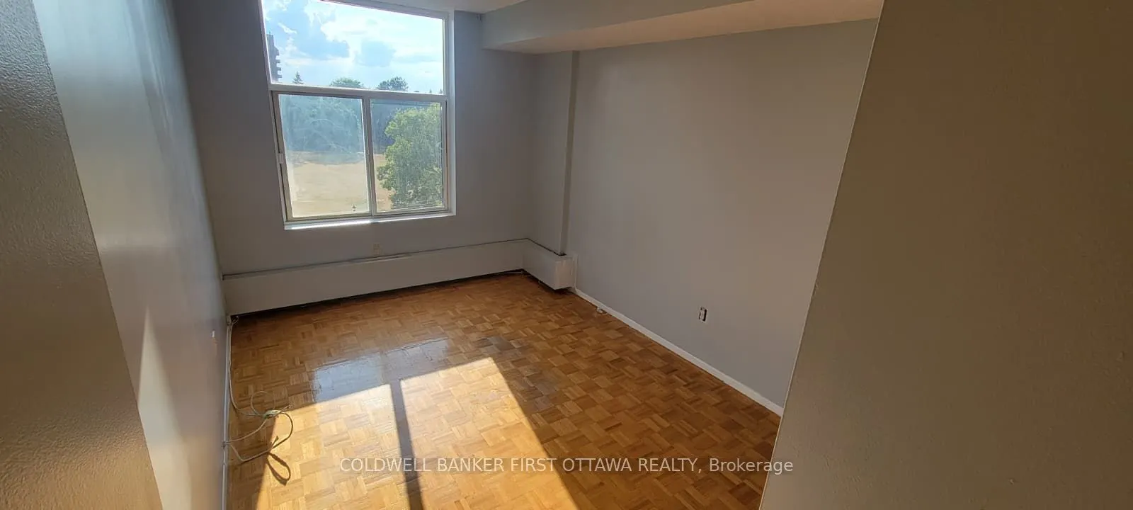 2759 Carousel Crescent, #407