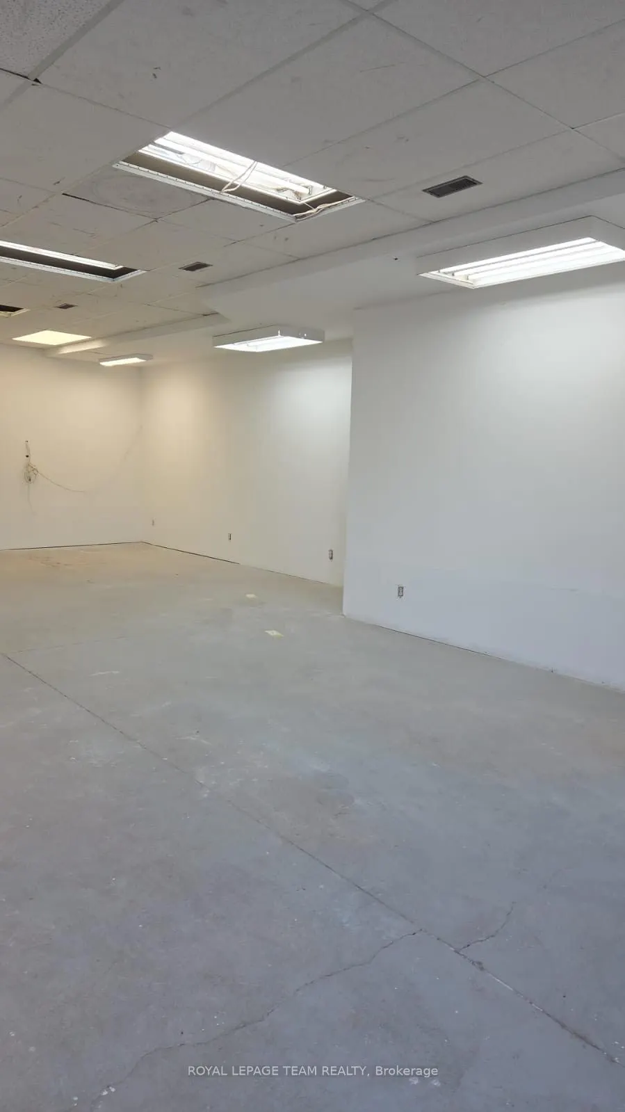 2285 St. Laurent Boulevard, #D8