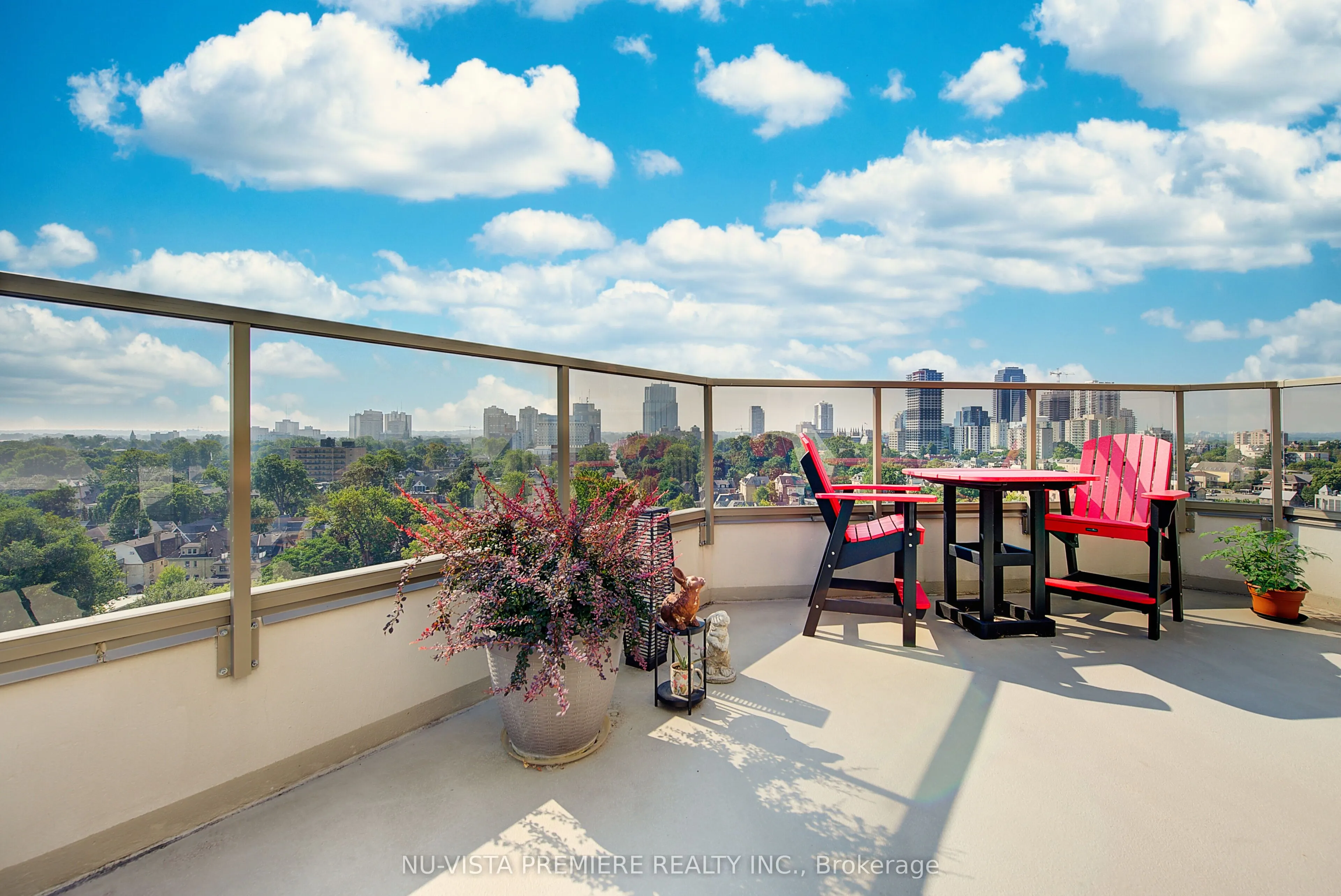 250 Pall Mall Street, #1203