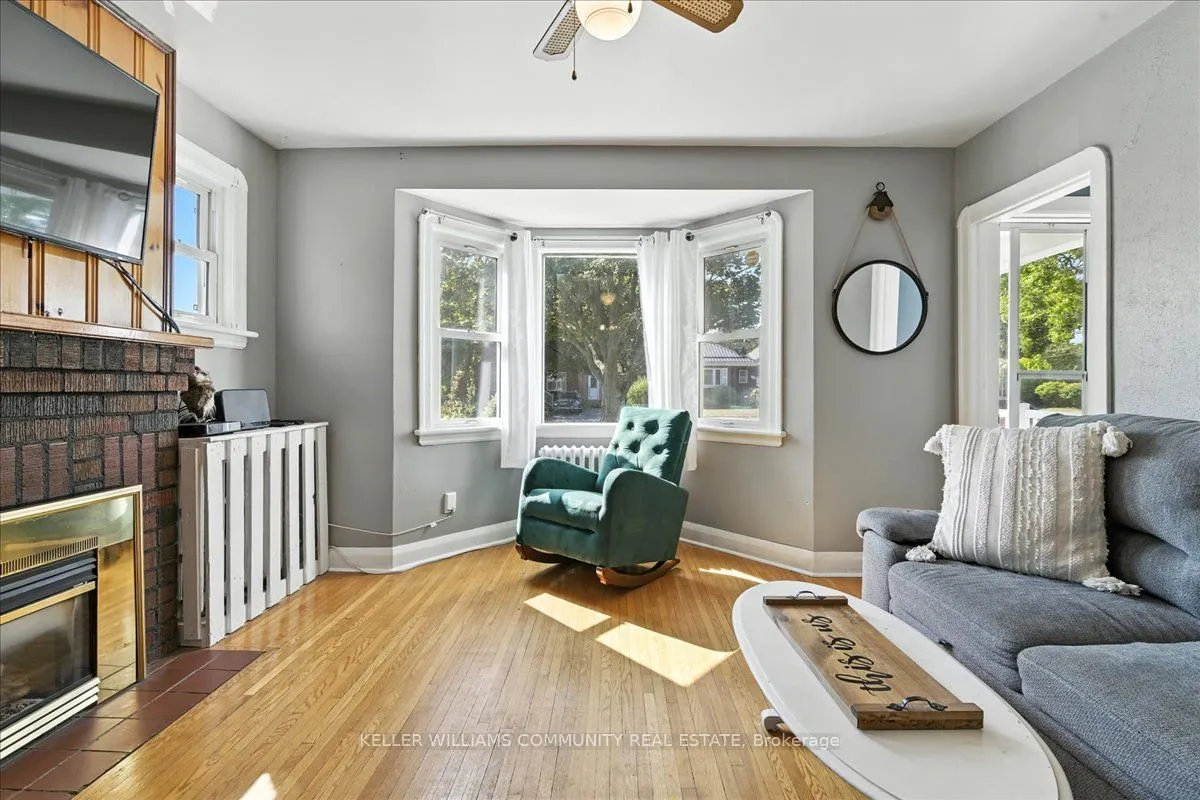 144 University Avenue E