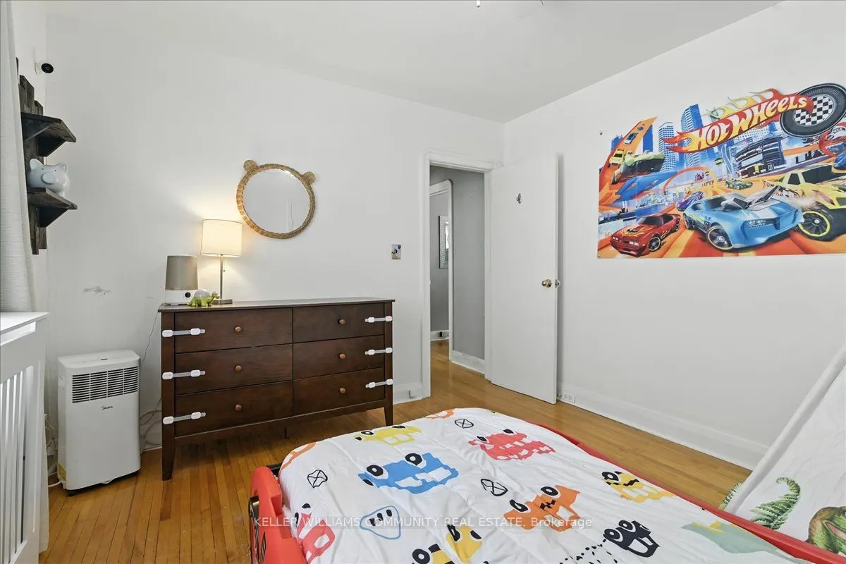 144 University Avenue E
