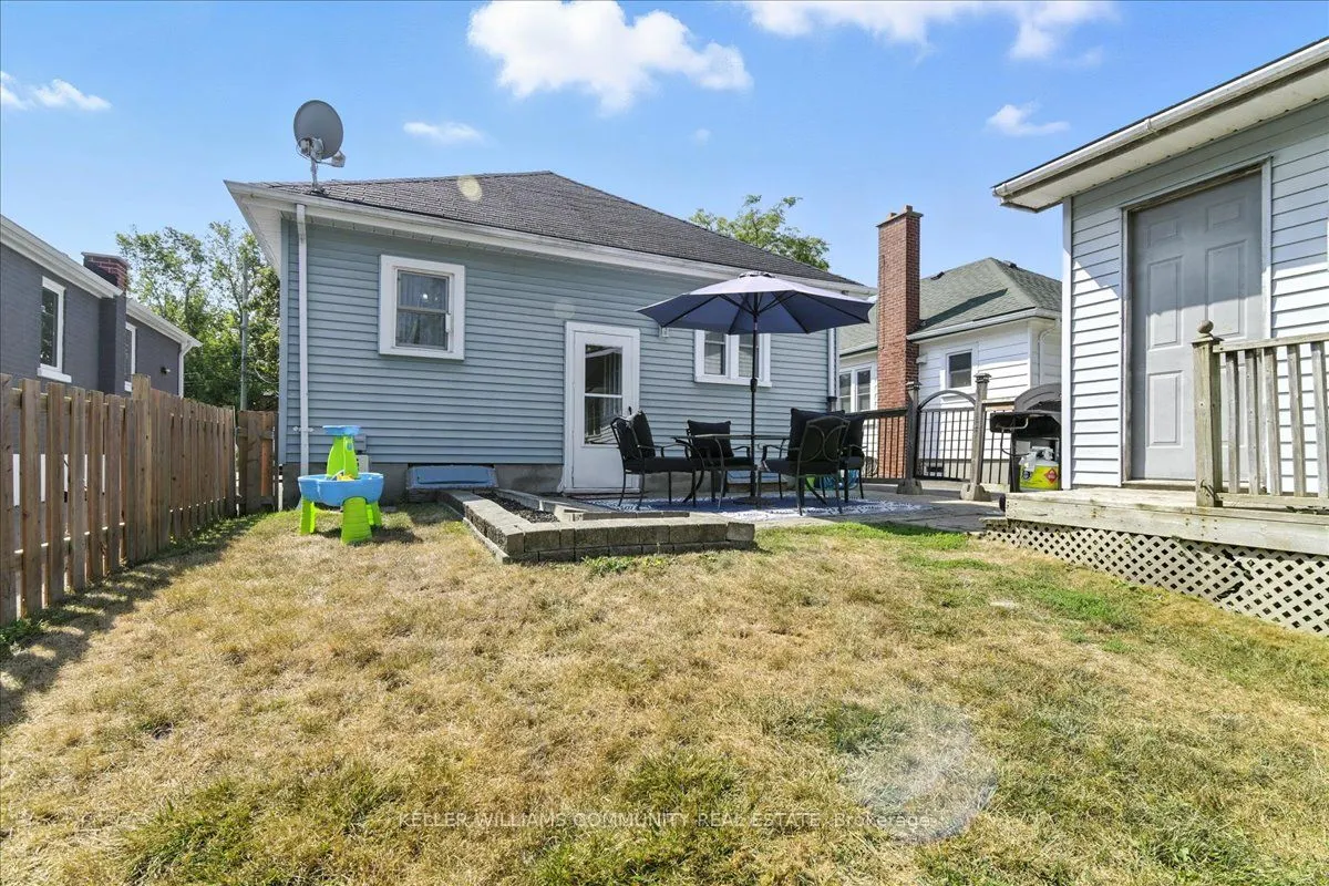144 University Avenue E