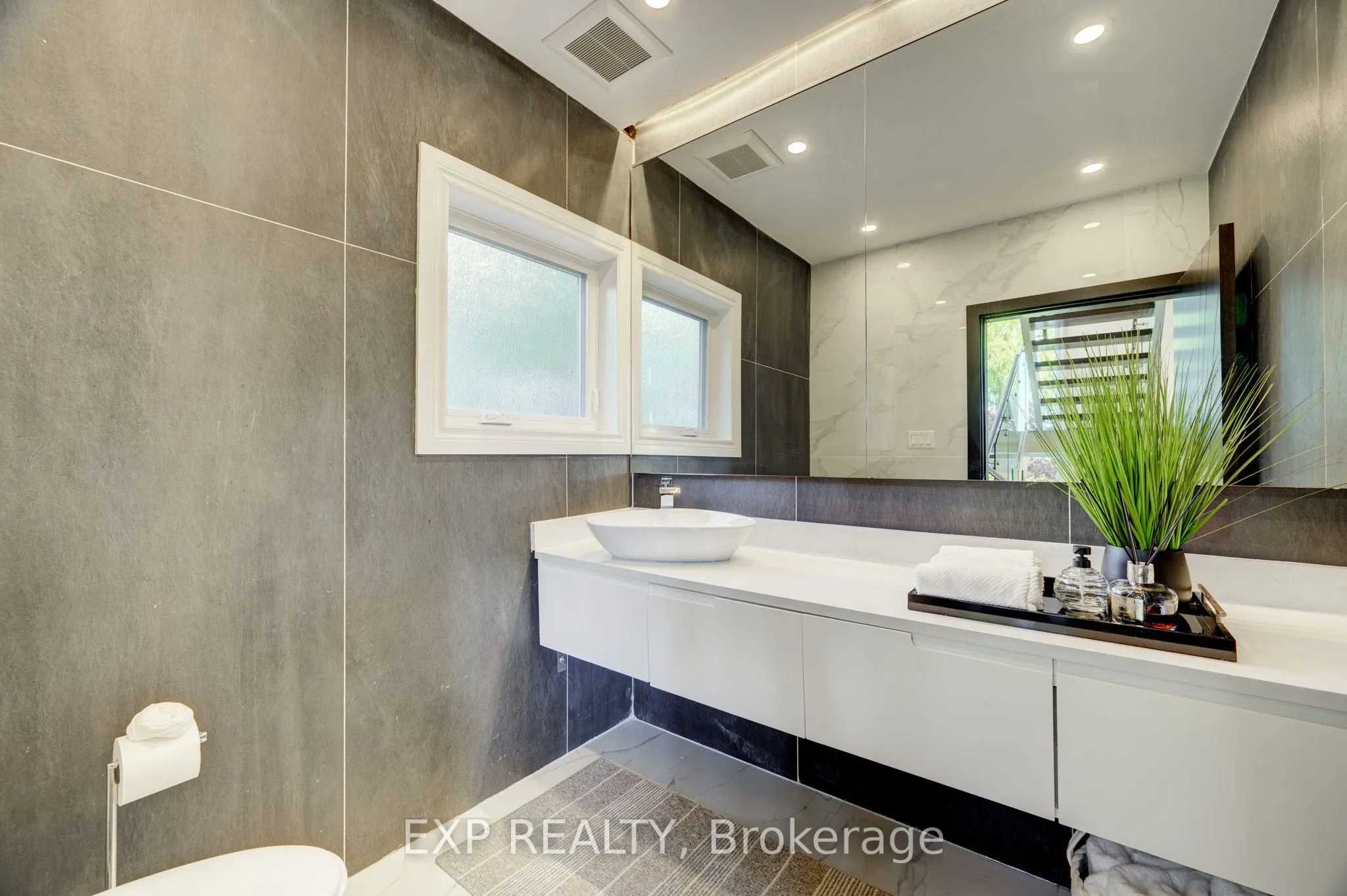237 MAIN Street W, #B