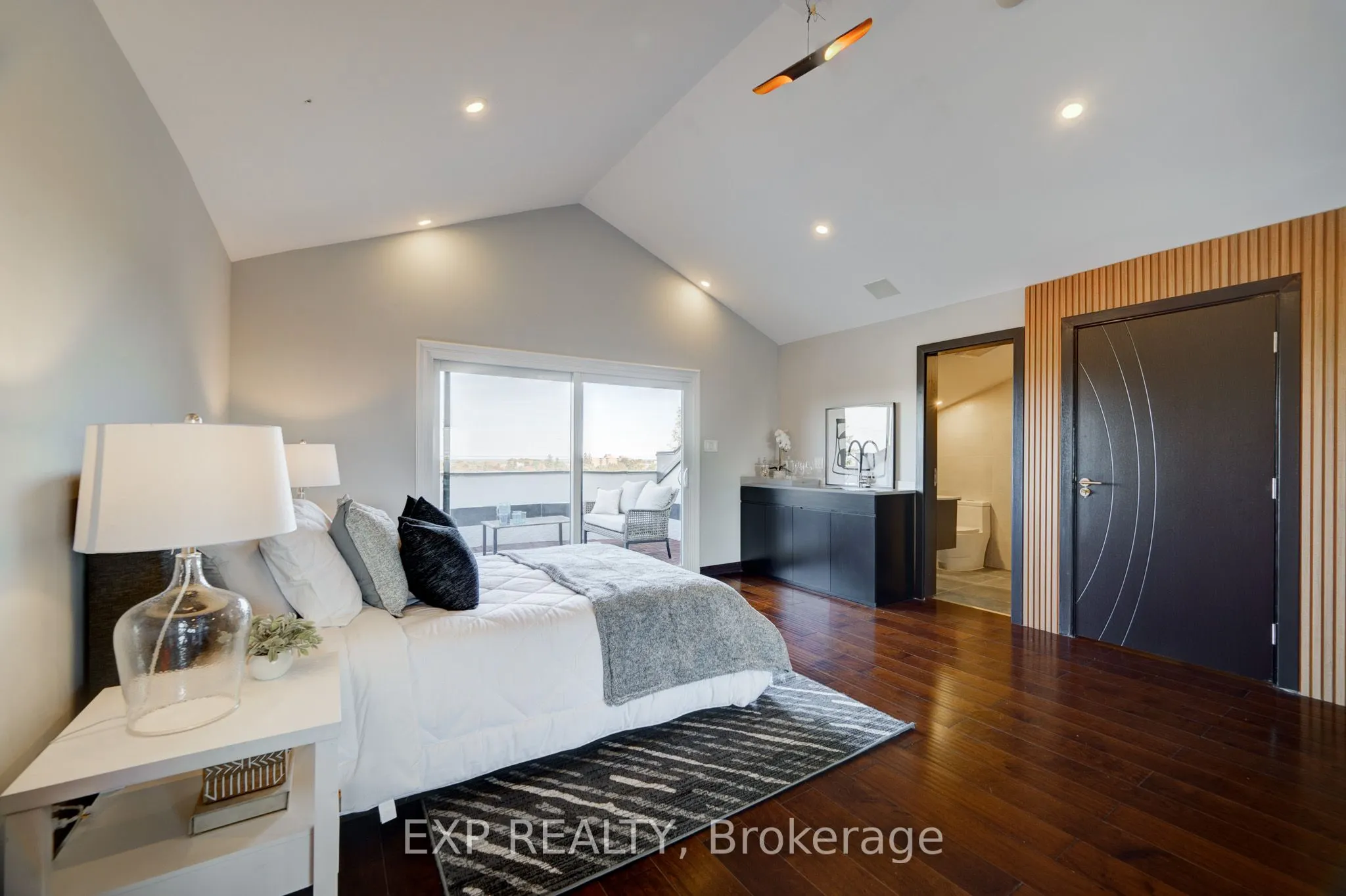 237 MAIN Street W, #B