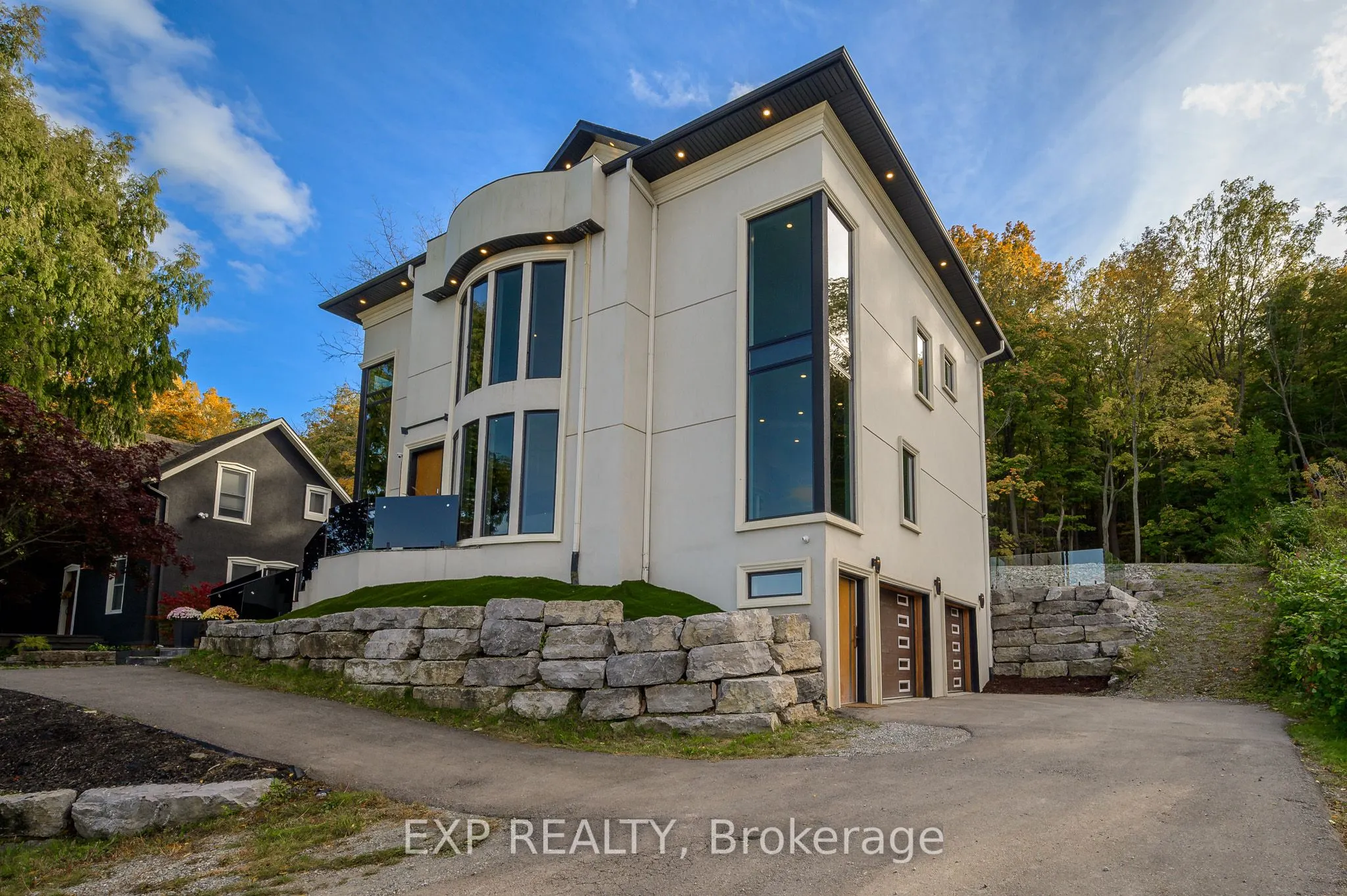 237 MAIN Street W, #B