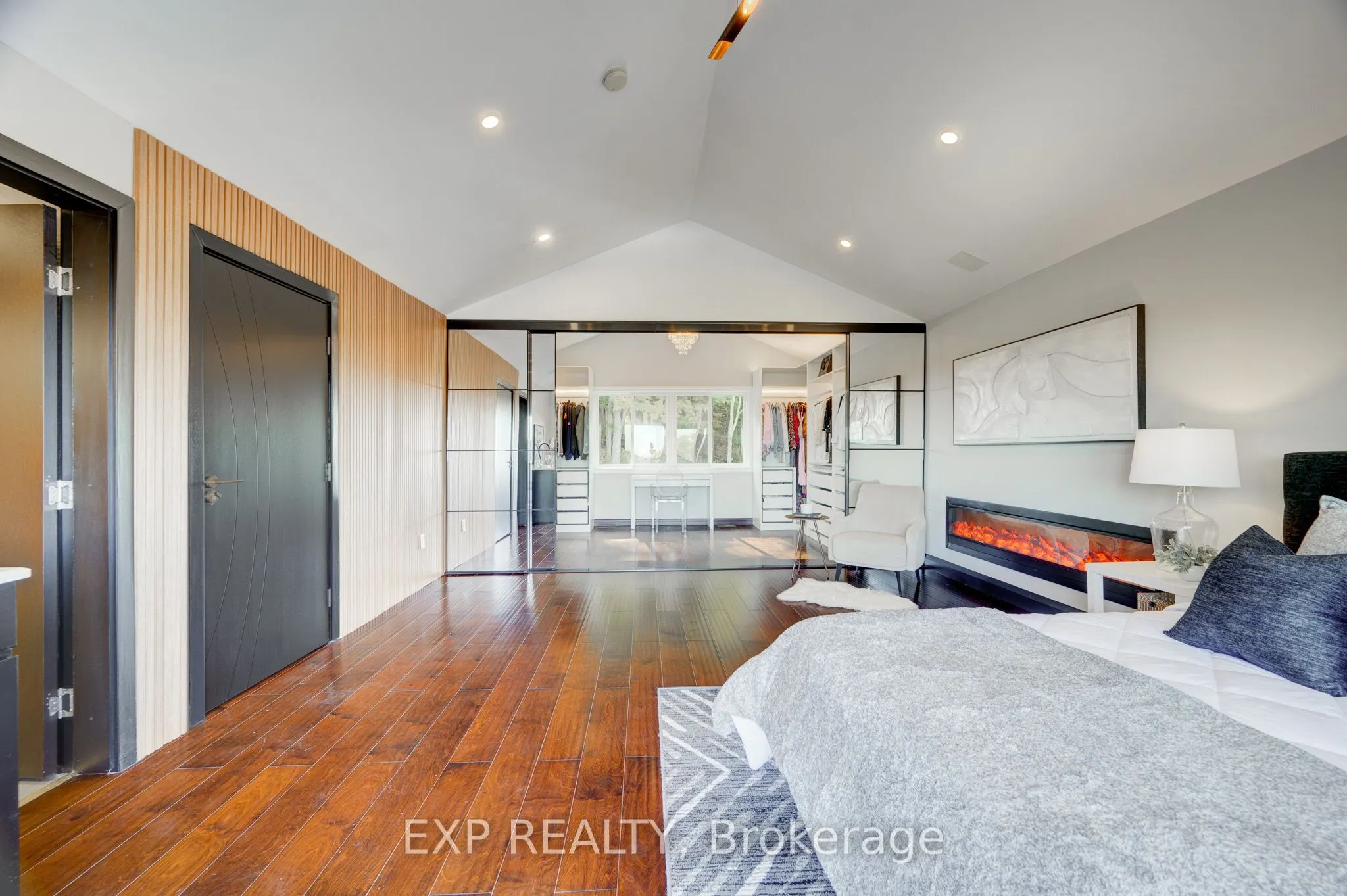 237 MAIN Street W, #B