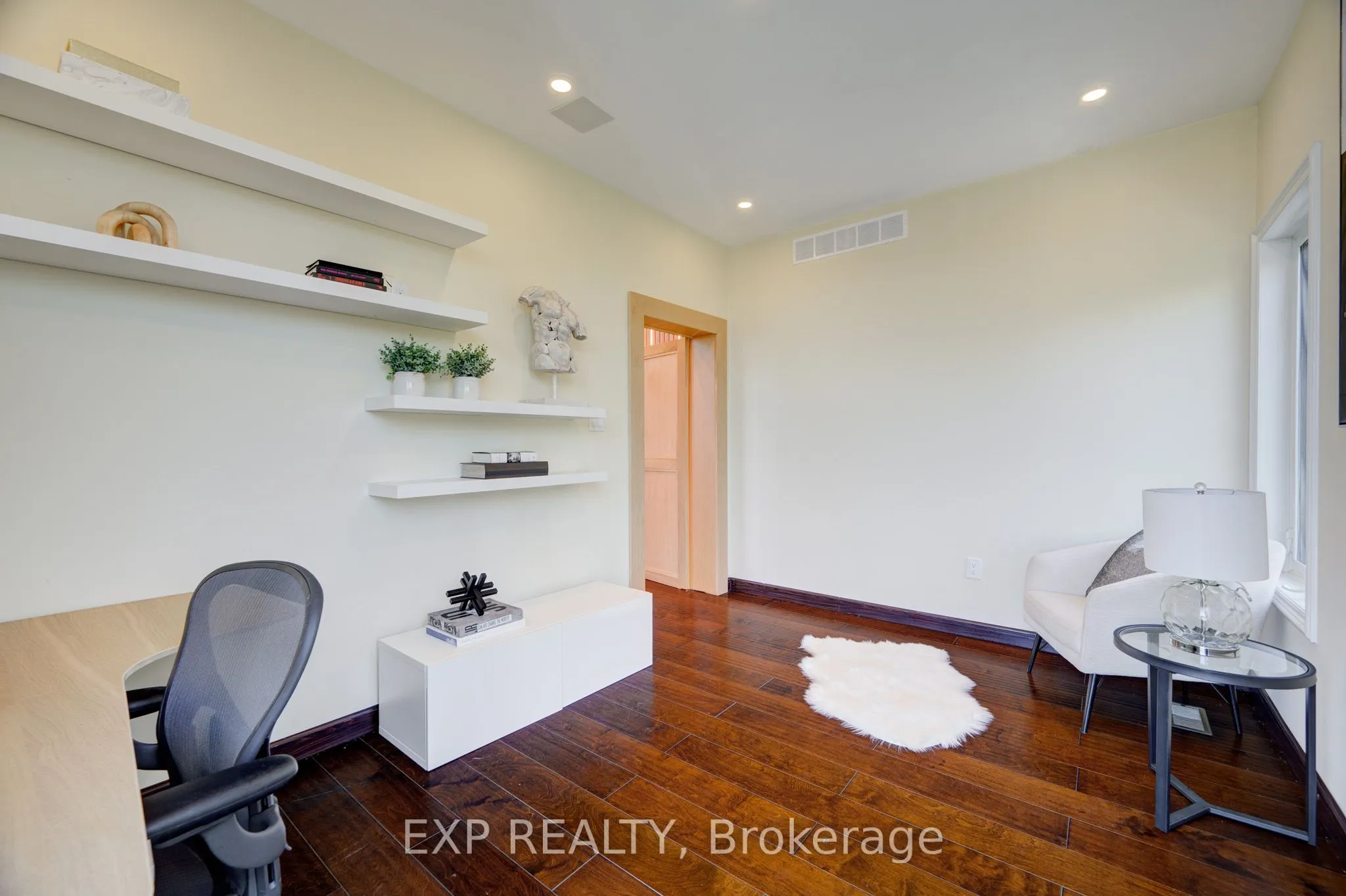 237 MAIN Street W, #B