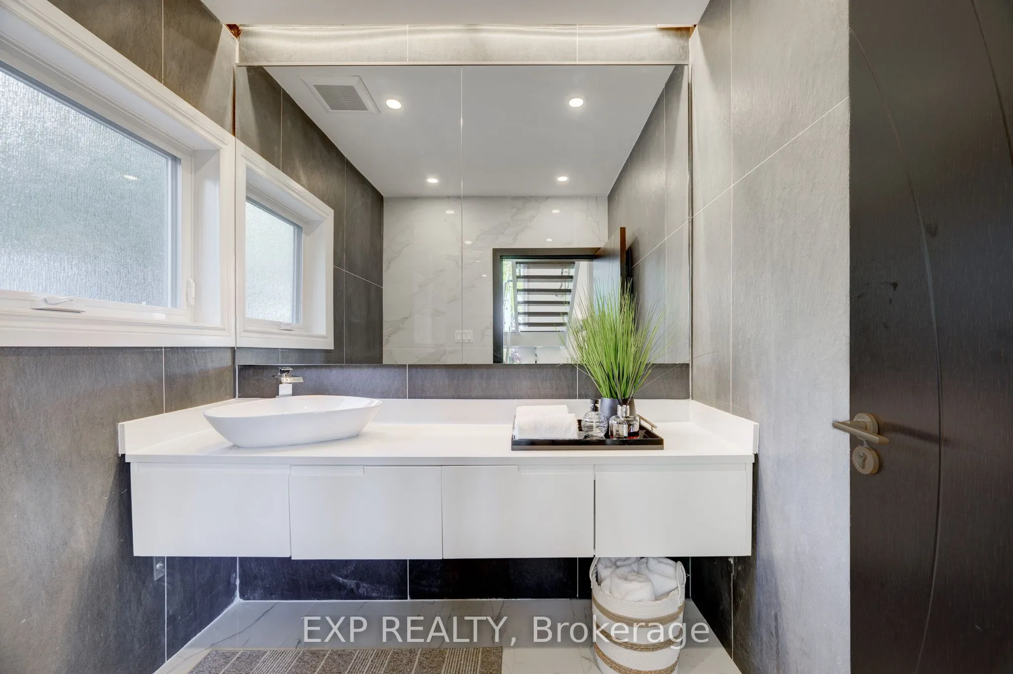 237 MAIN Street W, #B