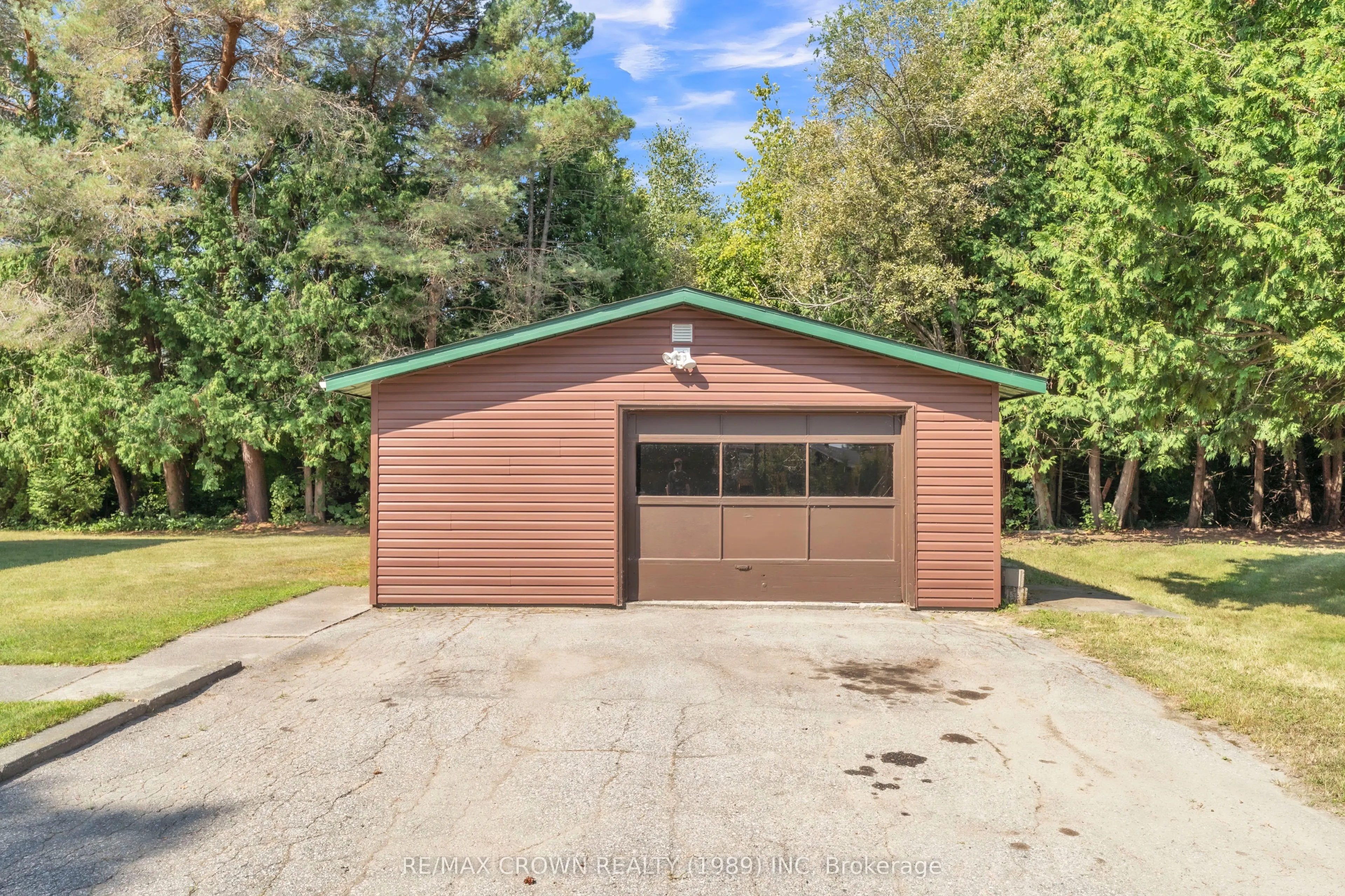 796 Lalande Road