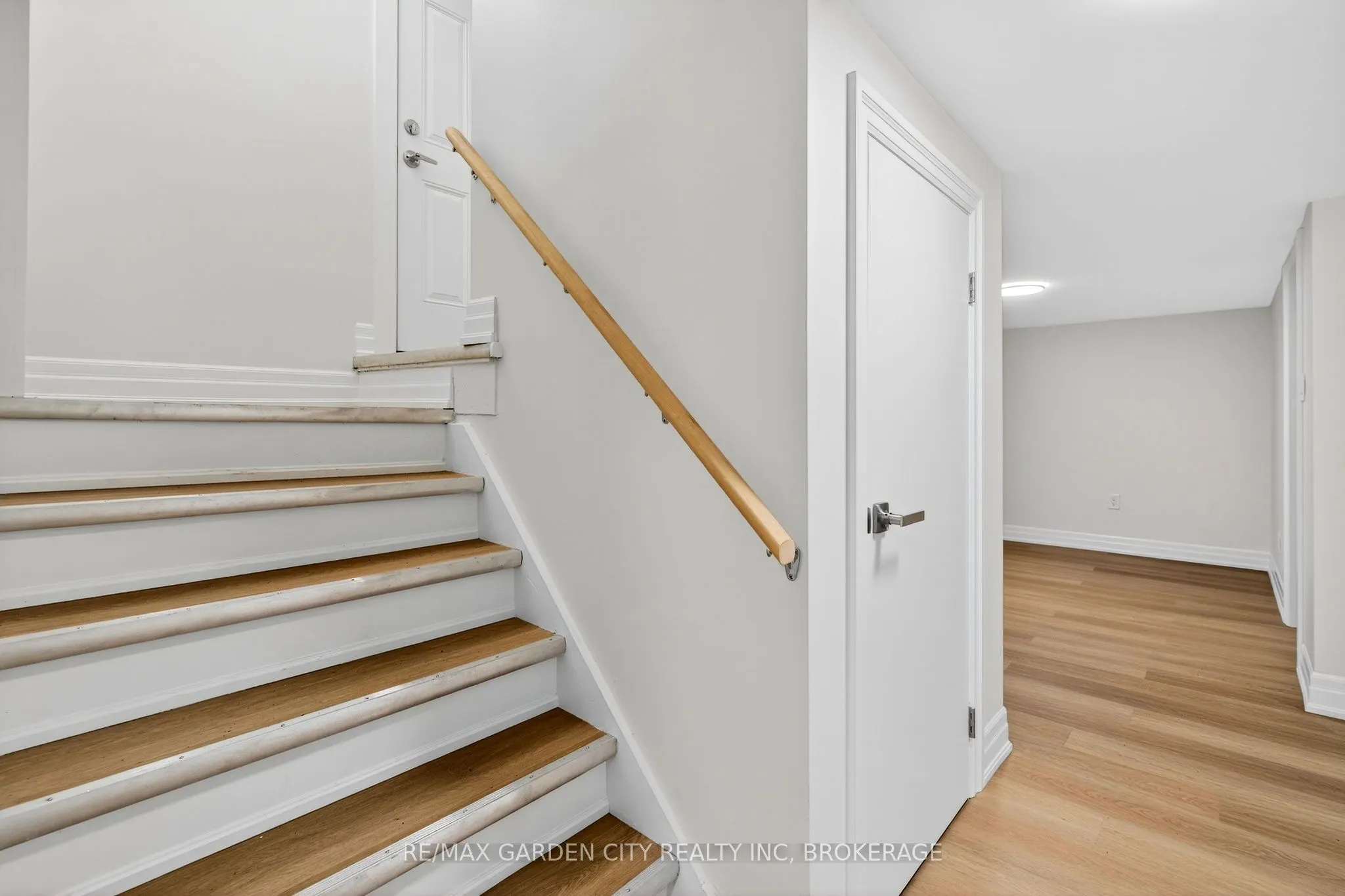 104 Carrick Avenue, #LOWER
