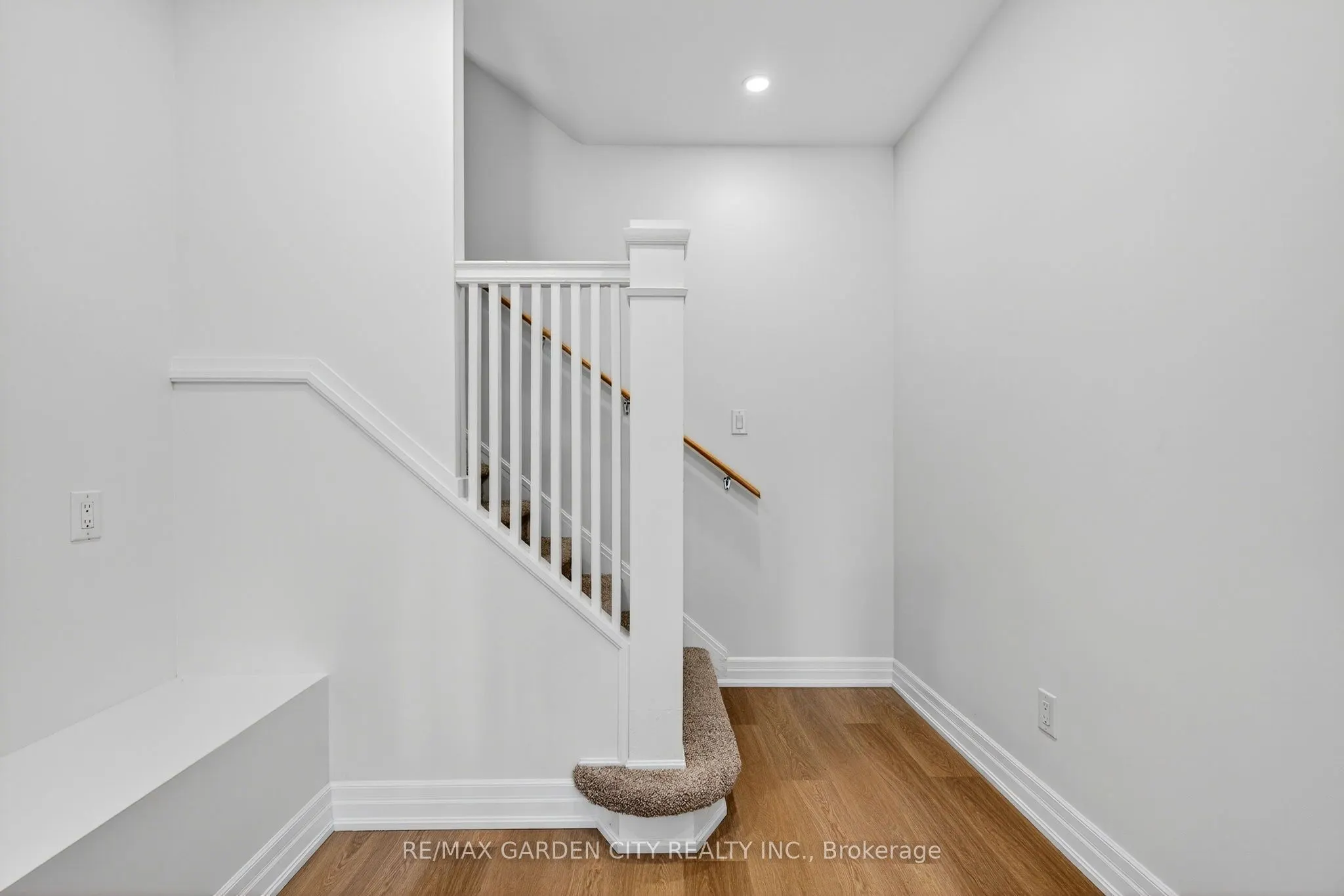 104 Carrick Avenue, #Upper