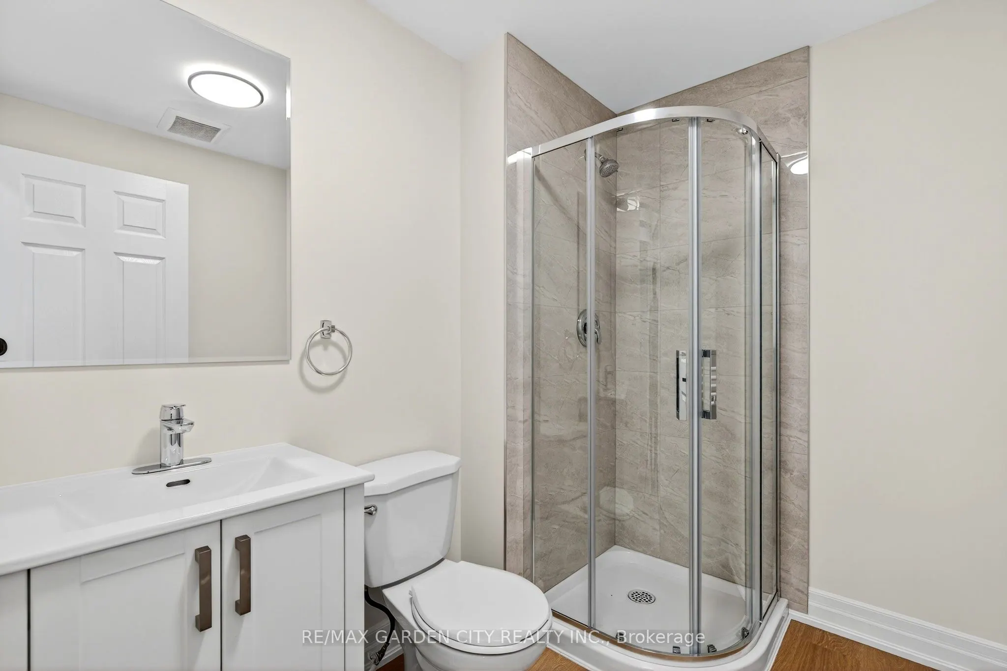 104 Carrick Avenue, #Upper