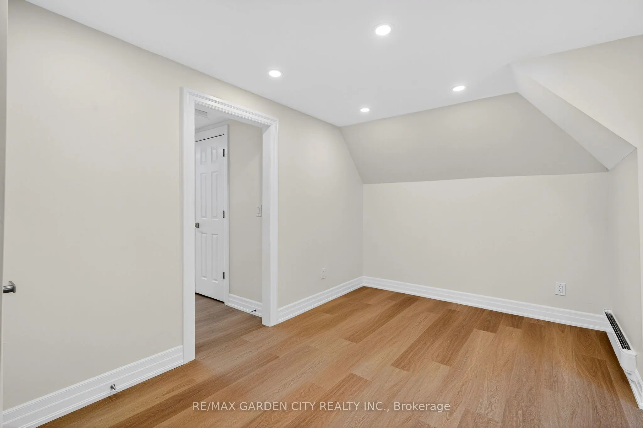 104 Carrick Avenue, #Upper