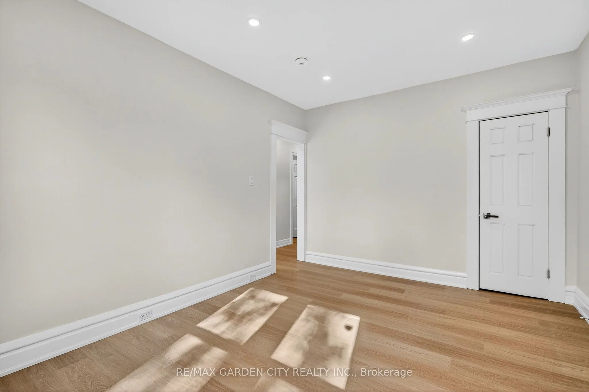 104 Carrick Avenue, #Upper