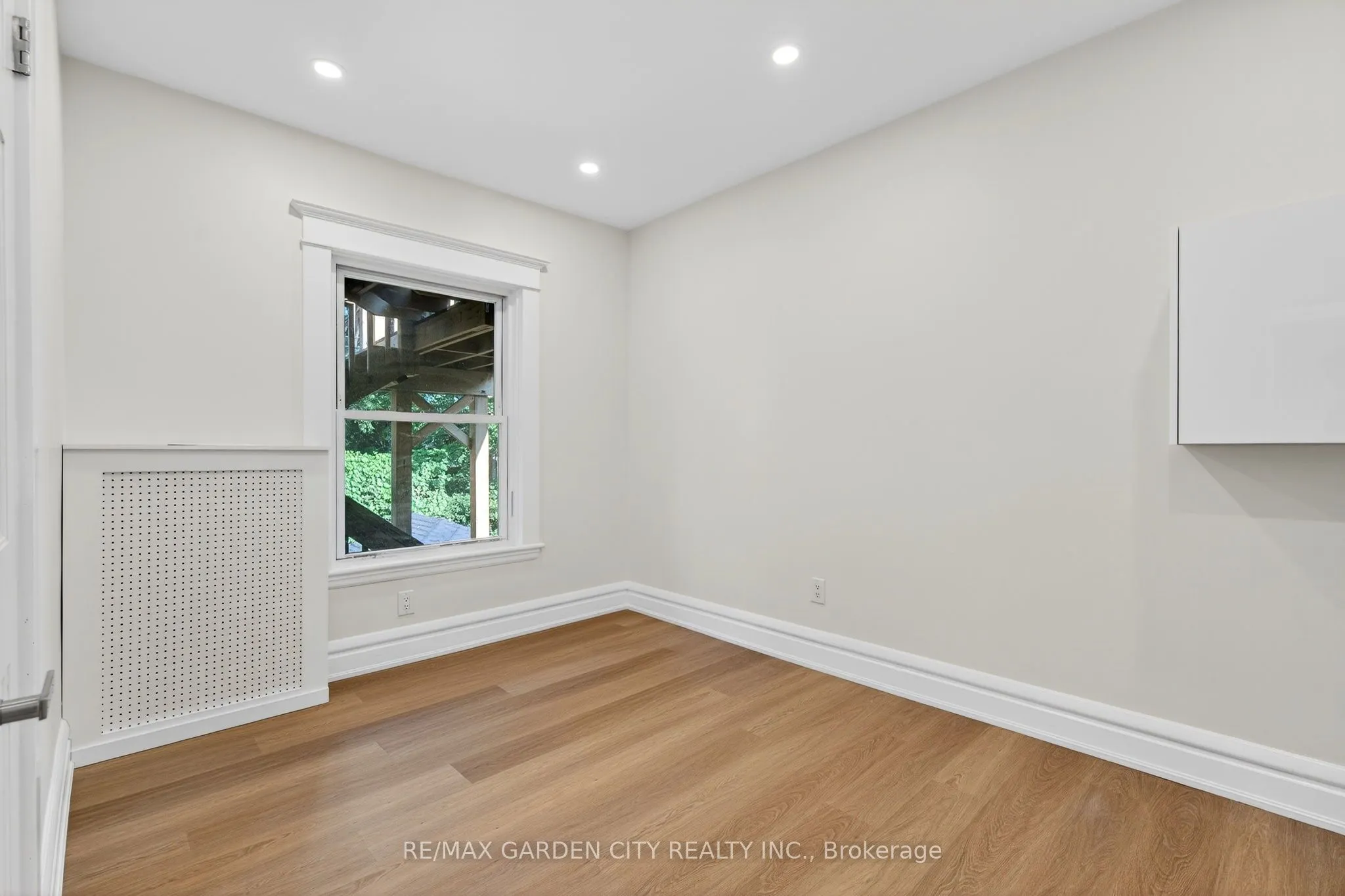 104 Carrick Avenue, #Upper