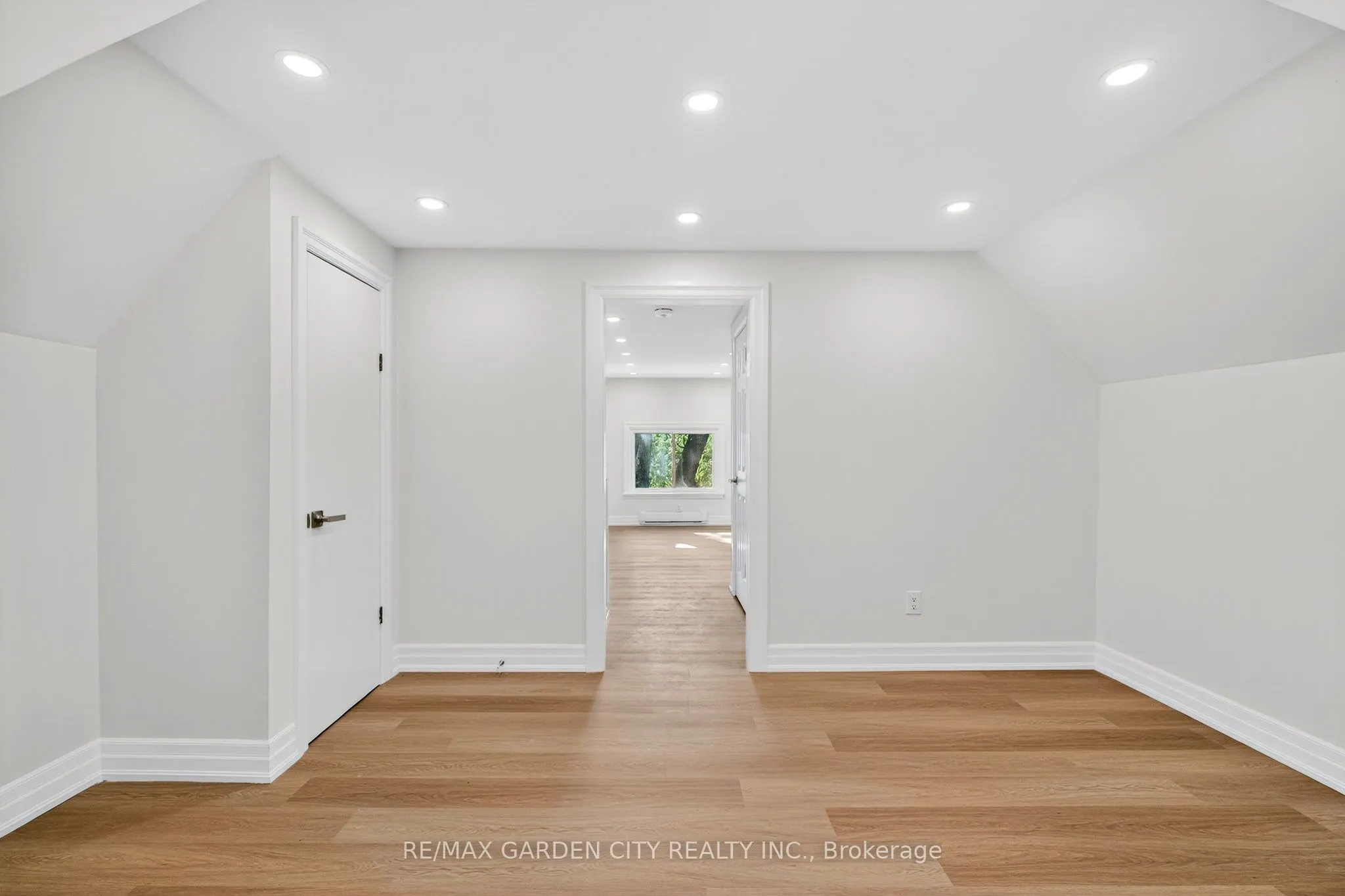 104 Carrick Avenue, #Upper