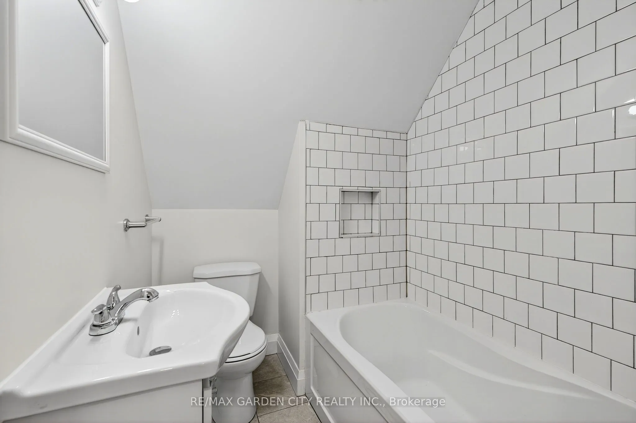 104 Carrick Avenue, #Upper