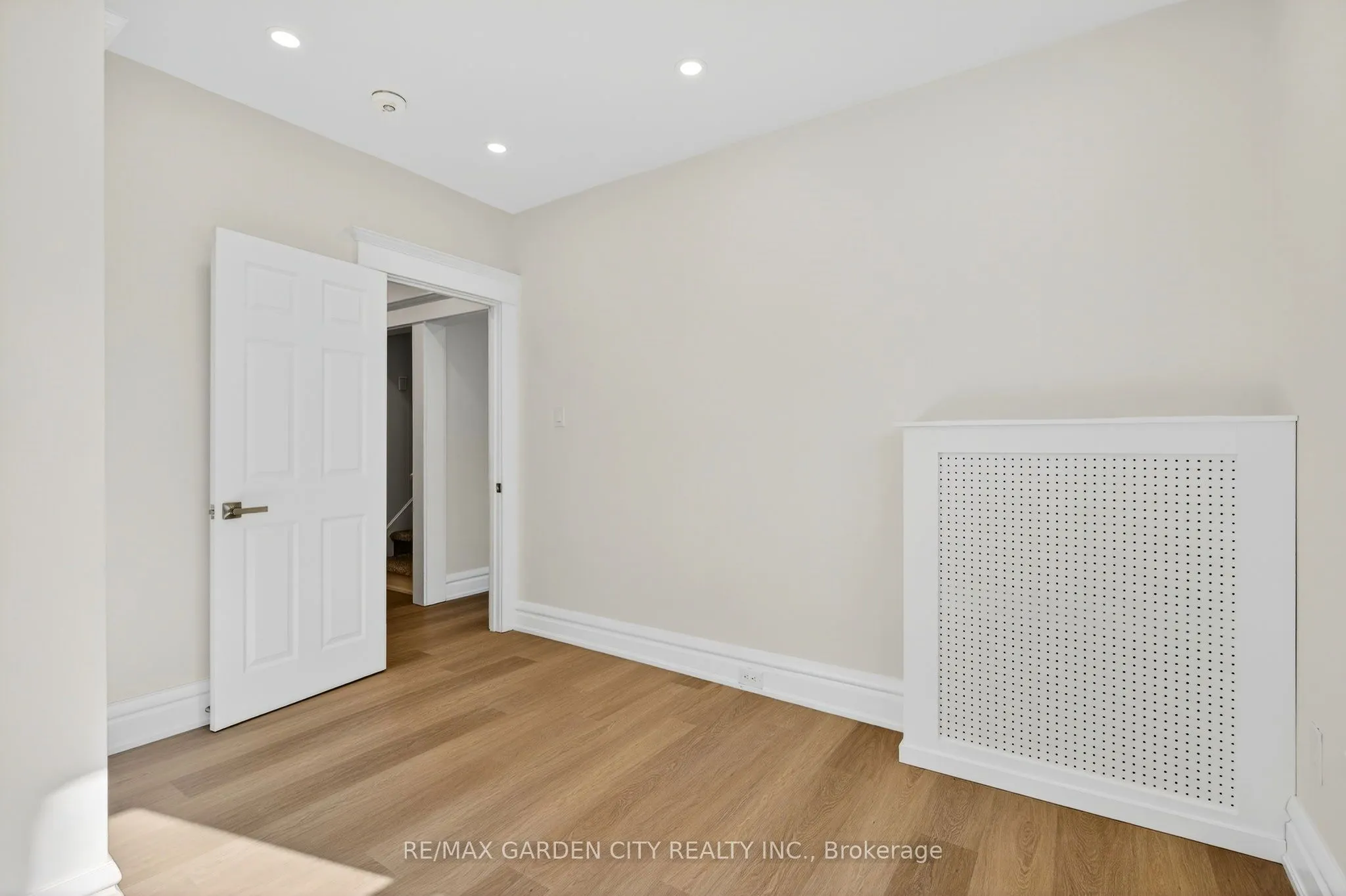 104 Carrick Avenue, #Upper