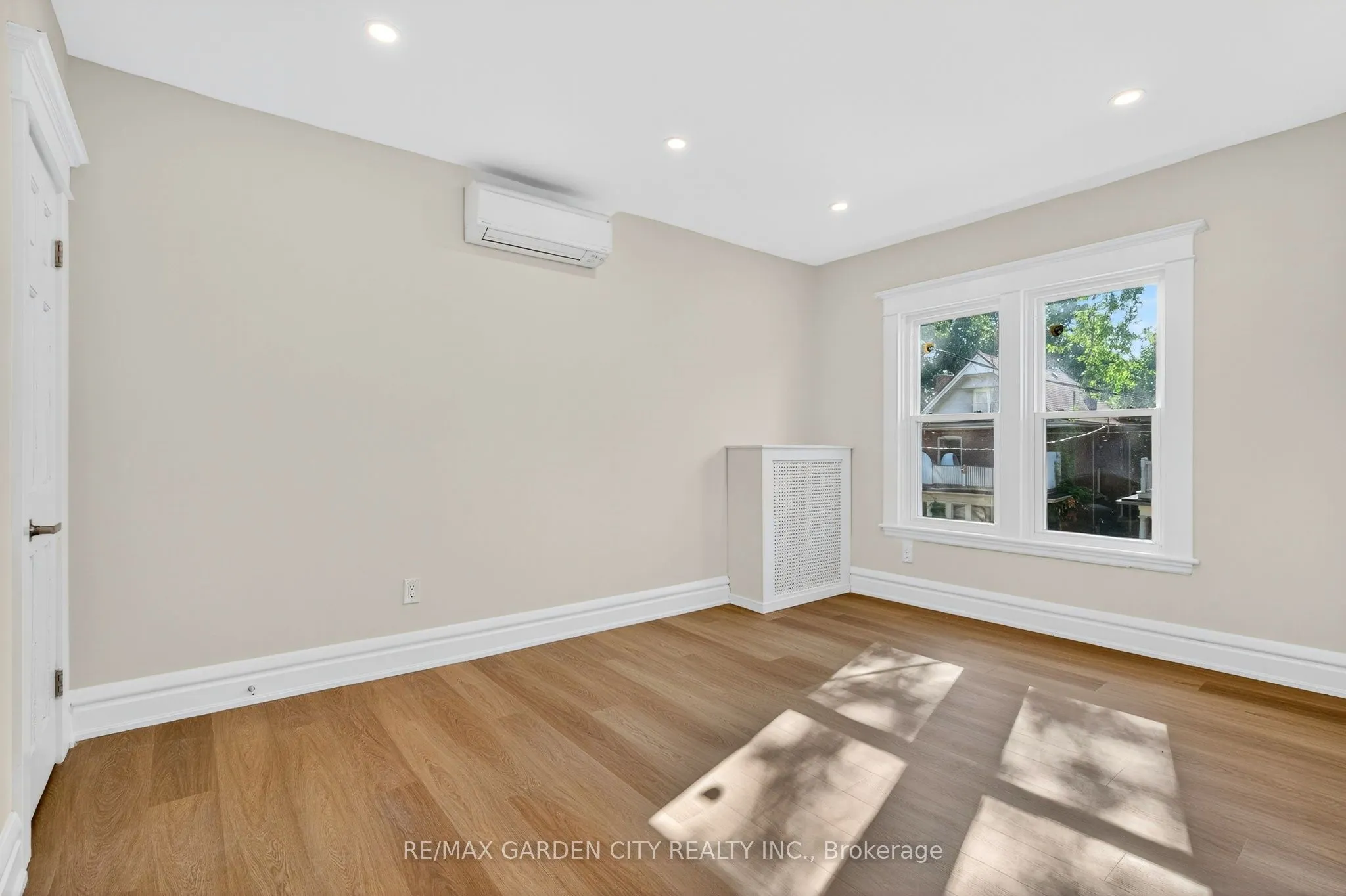 104 Carrick Avenue, #Upper