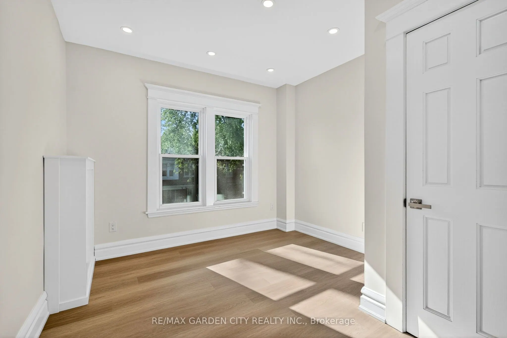 104 Carrick Avenue, #Upper