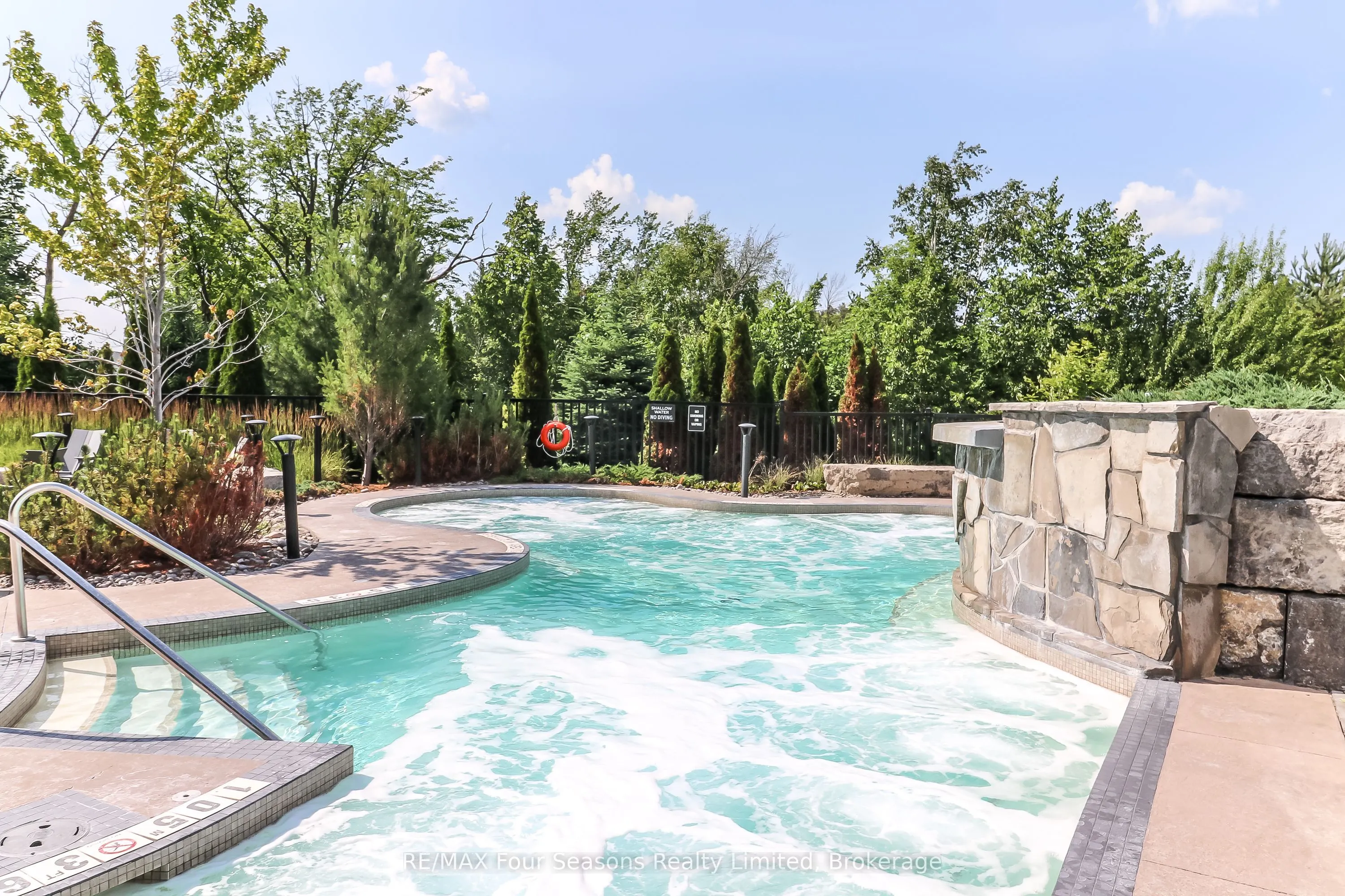12 BEAUSOLEIL Lane, #107