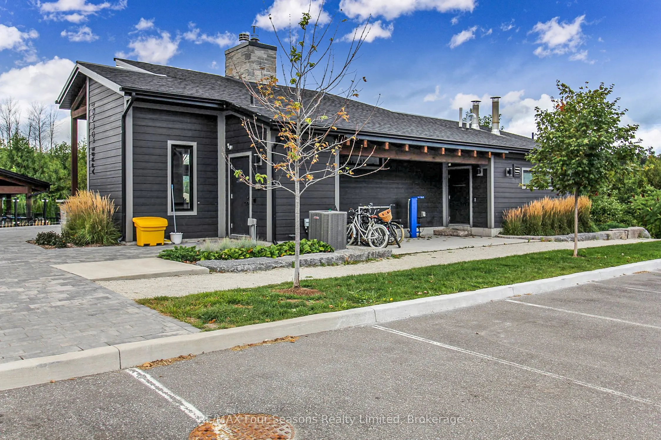 12 BEAUSOLEIL Lane, #107