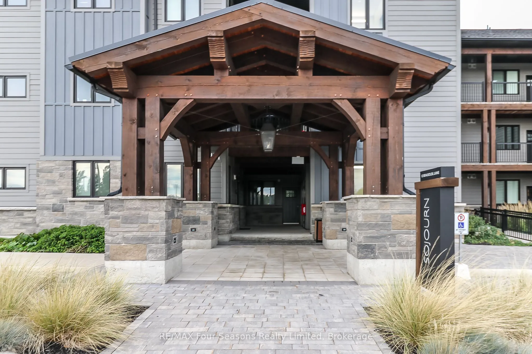 12 BEAUSOLEIL Lane, #107