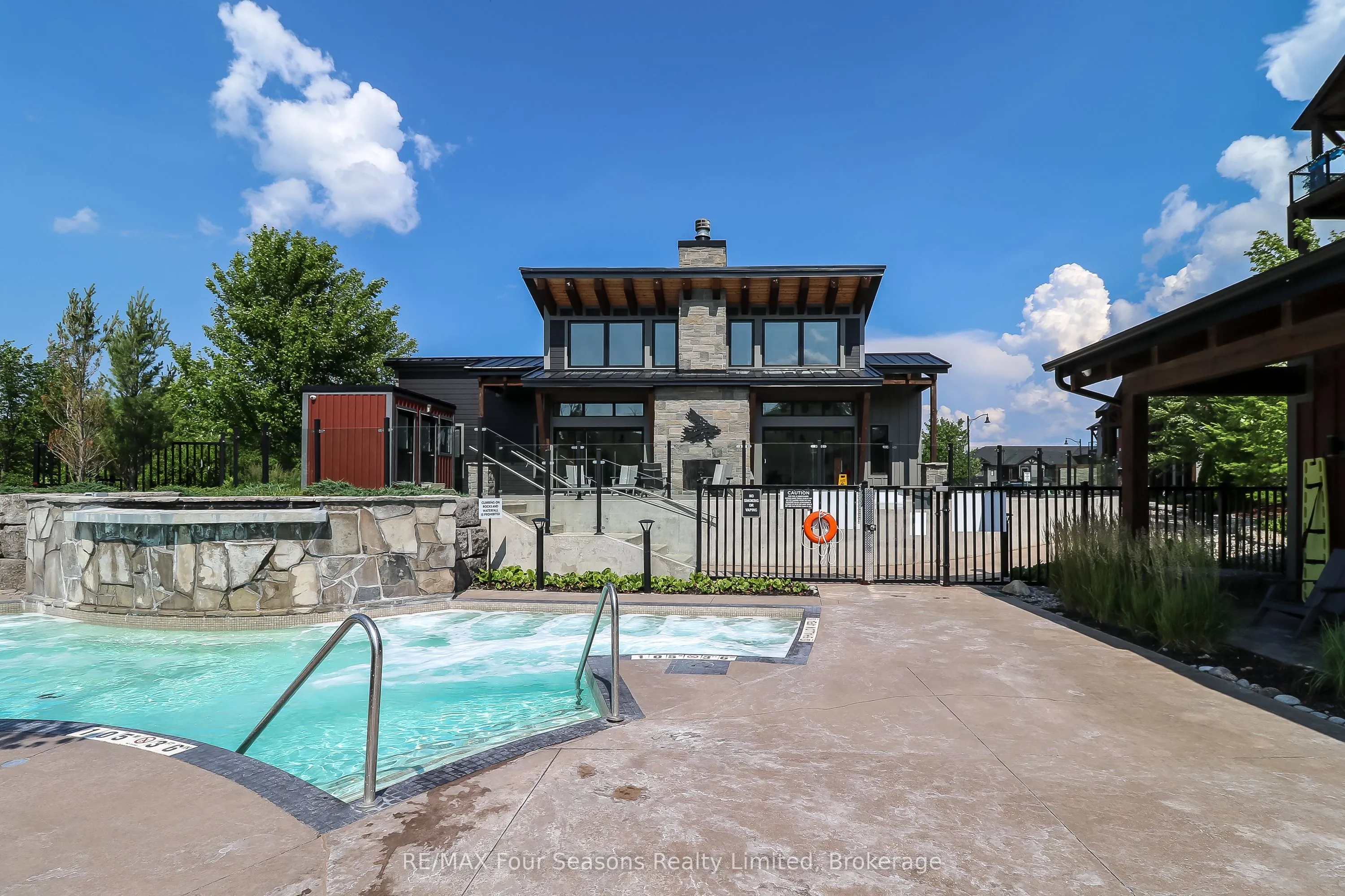 12 BEAUSOLEIL Lane, #107