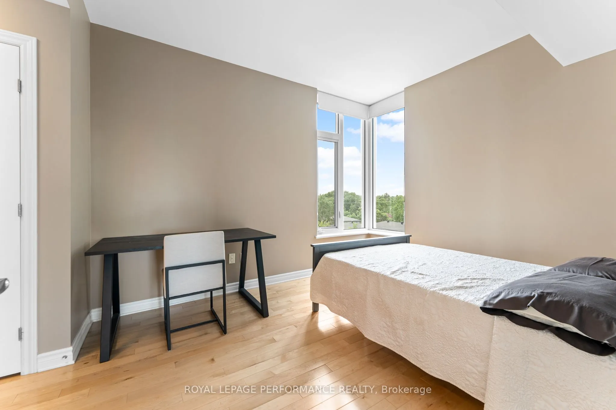 575 Byron Avenue N, #512