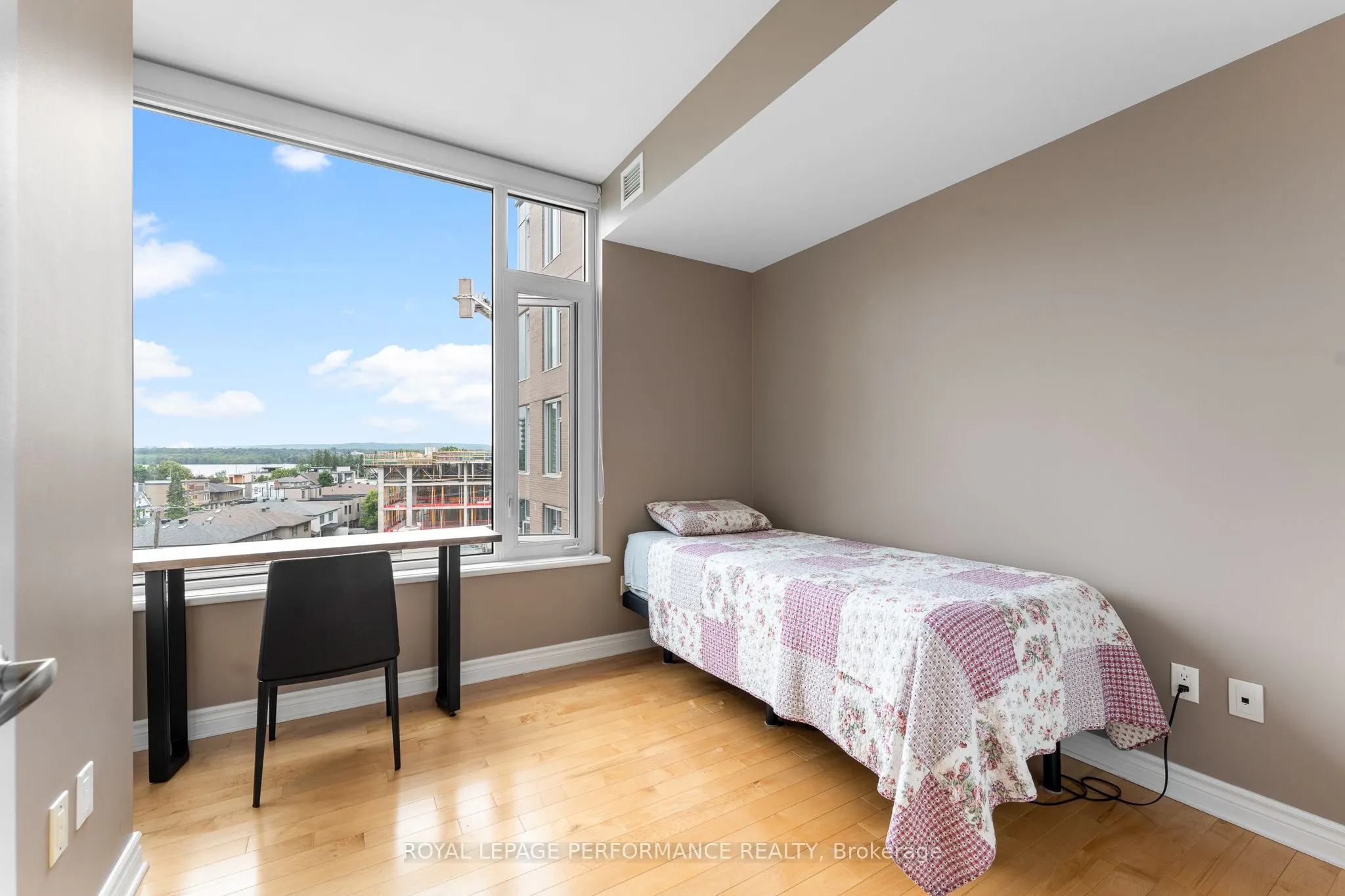 575 Byron Avenue N, #512