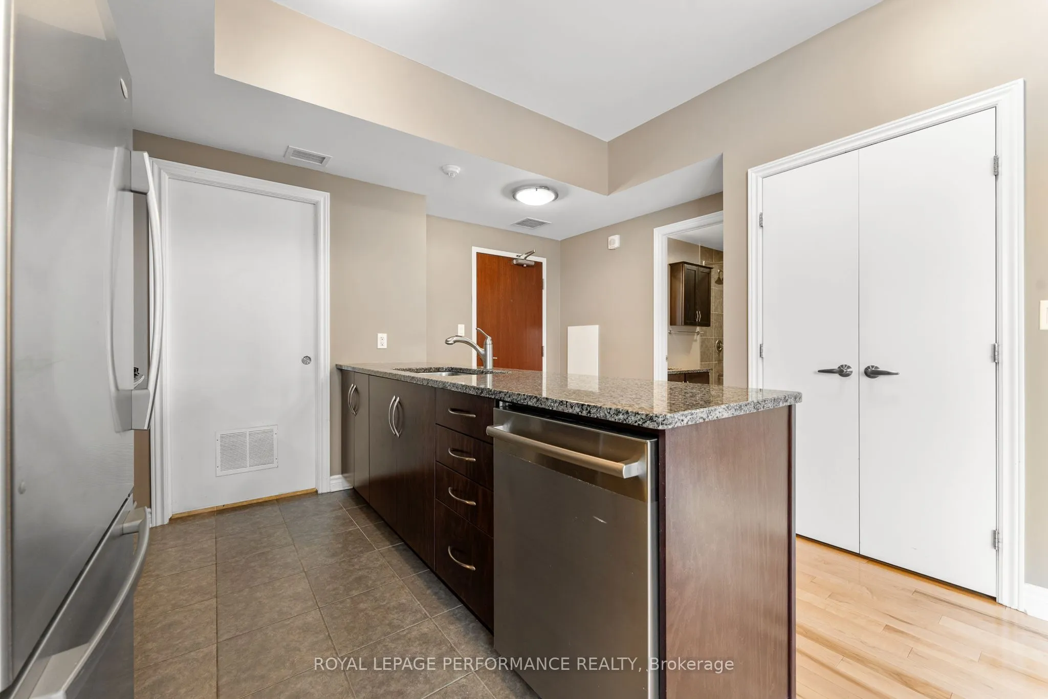 575 Byron Avenue N, #512