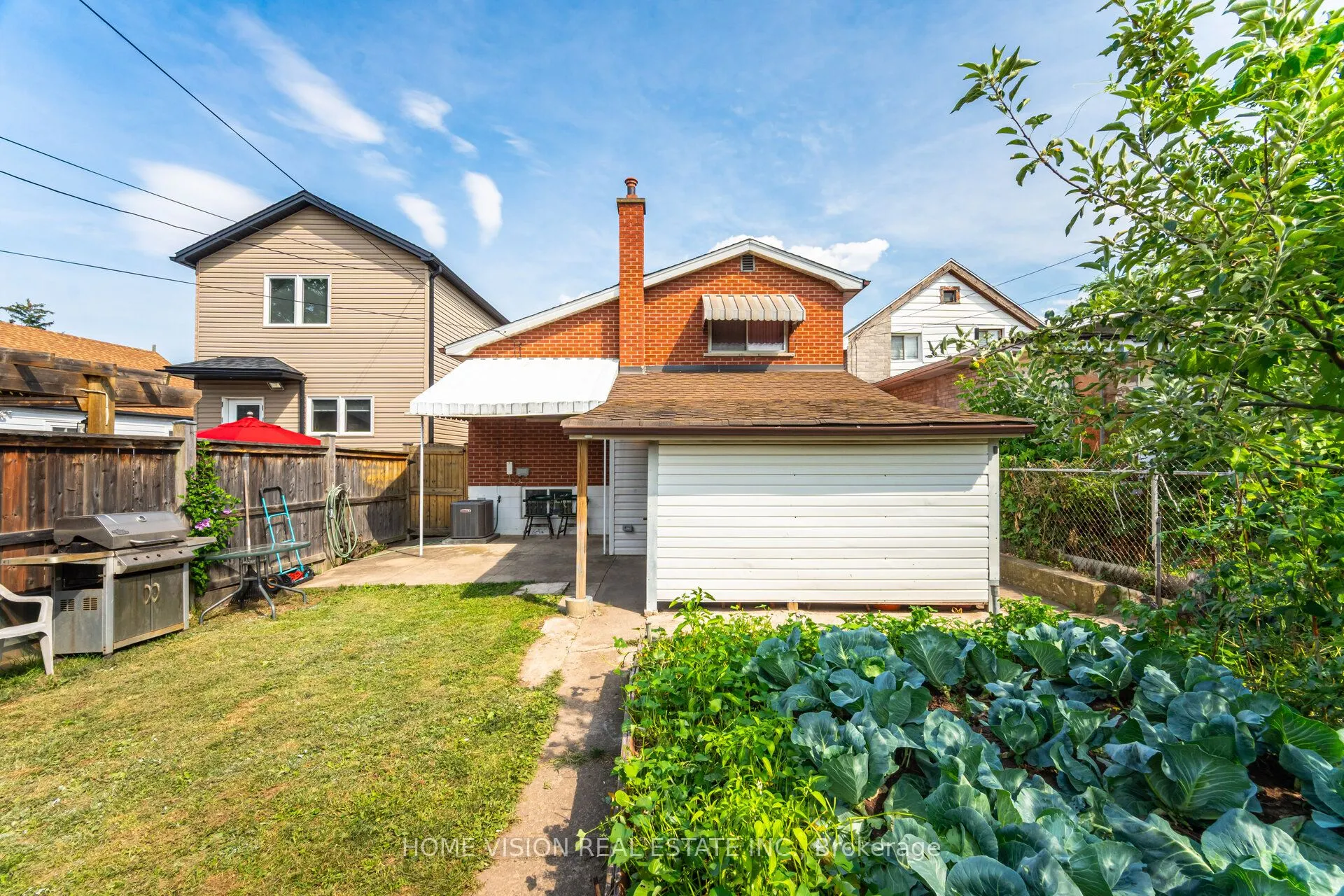 15 Adair Avenue N
