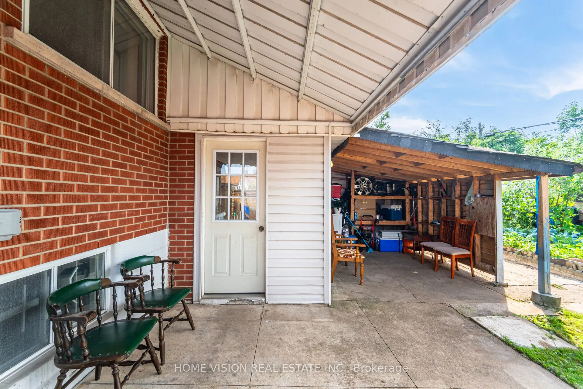 15 Adair Avenue N