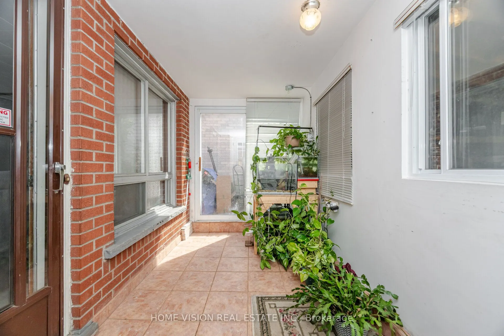 15 Adair Avenue N