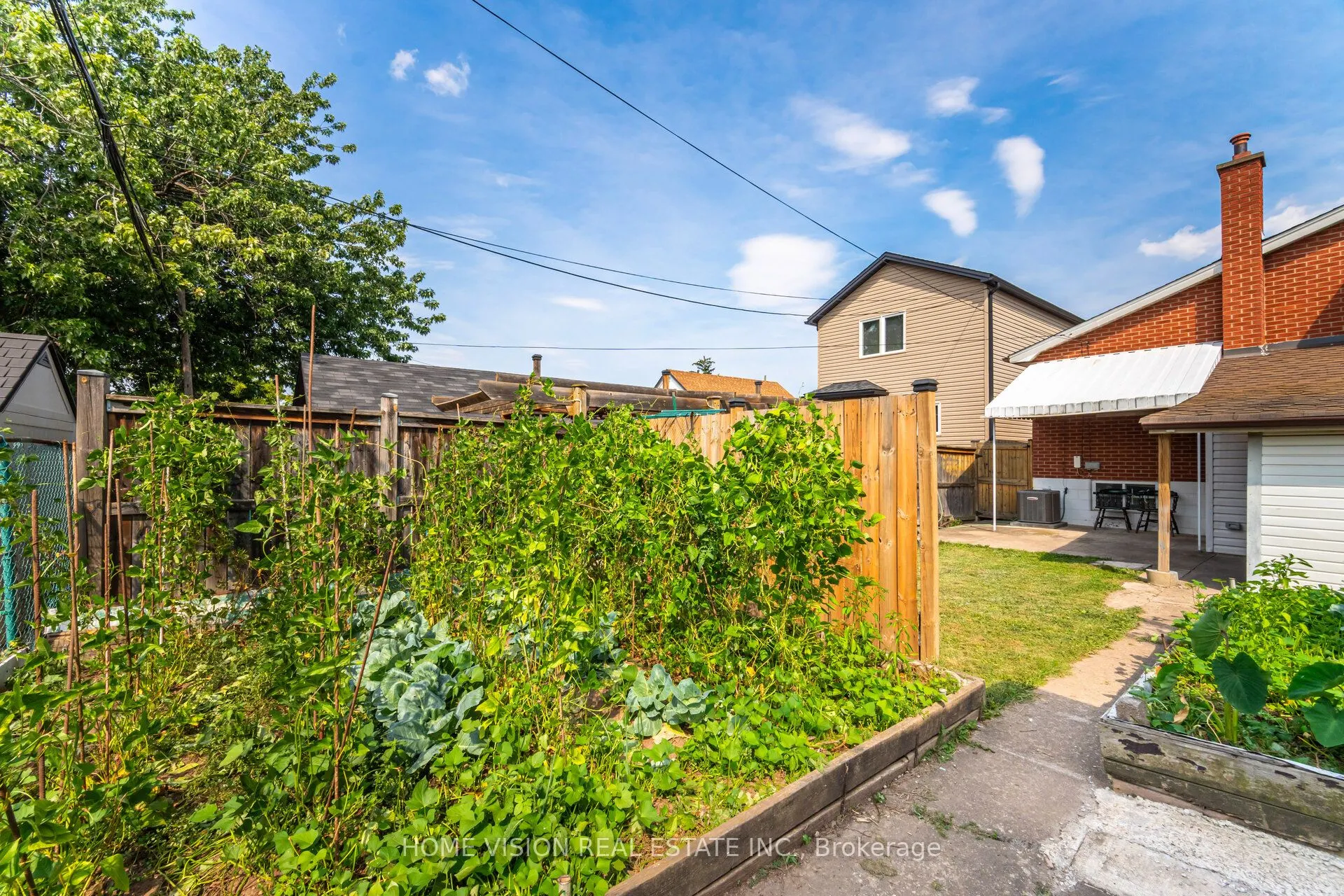 15 Adair Avenue N