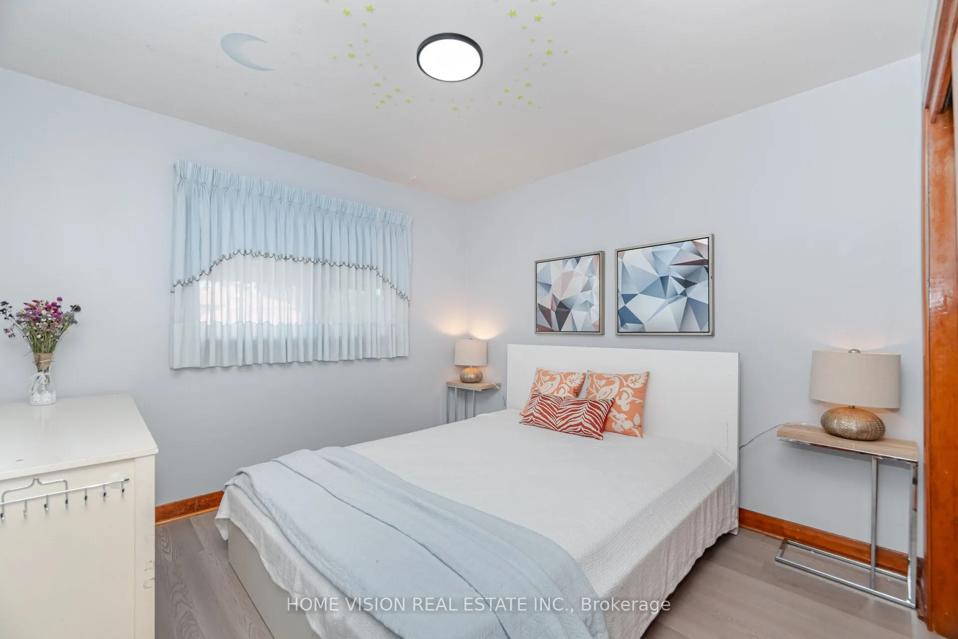 15 Adair Avenue N