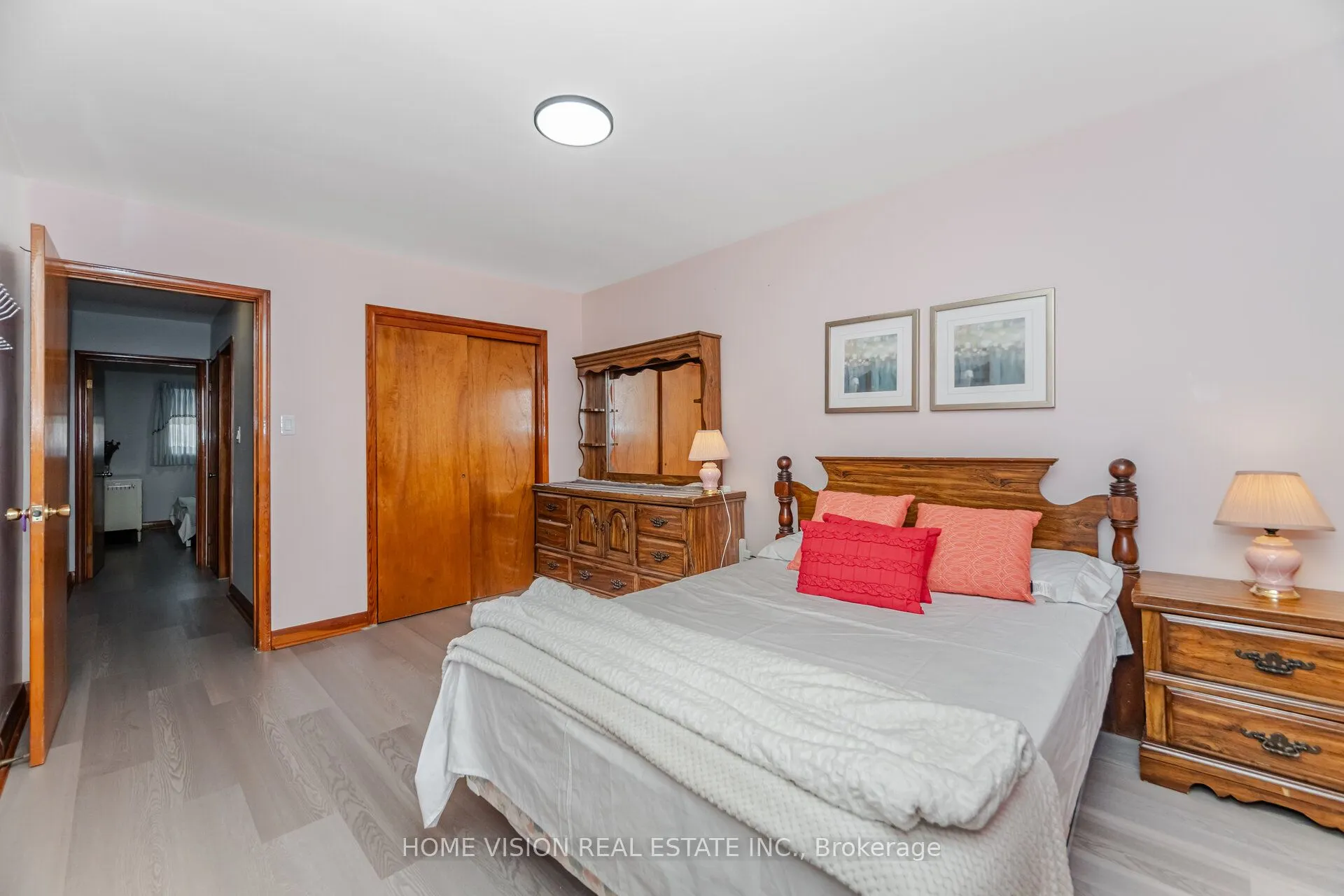 15 Adair Avenue N