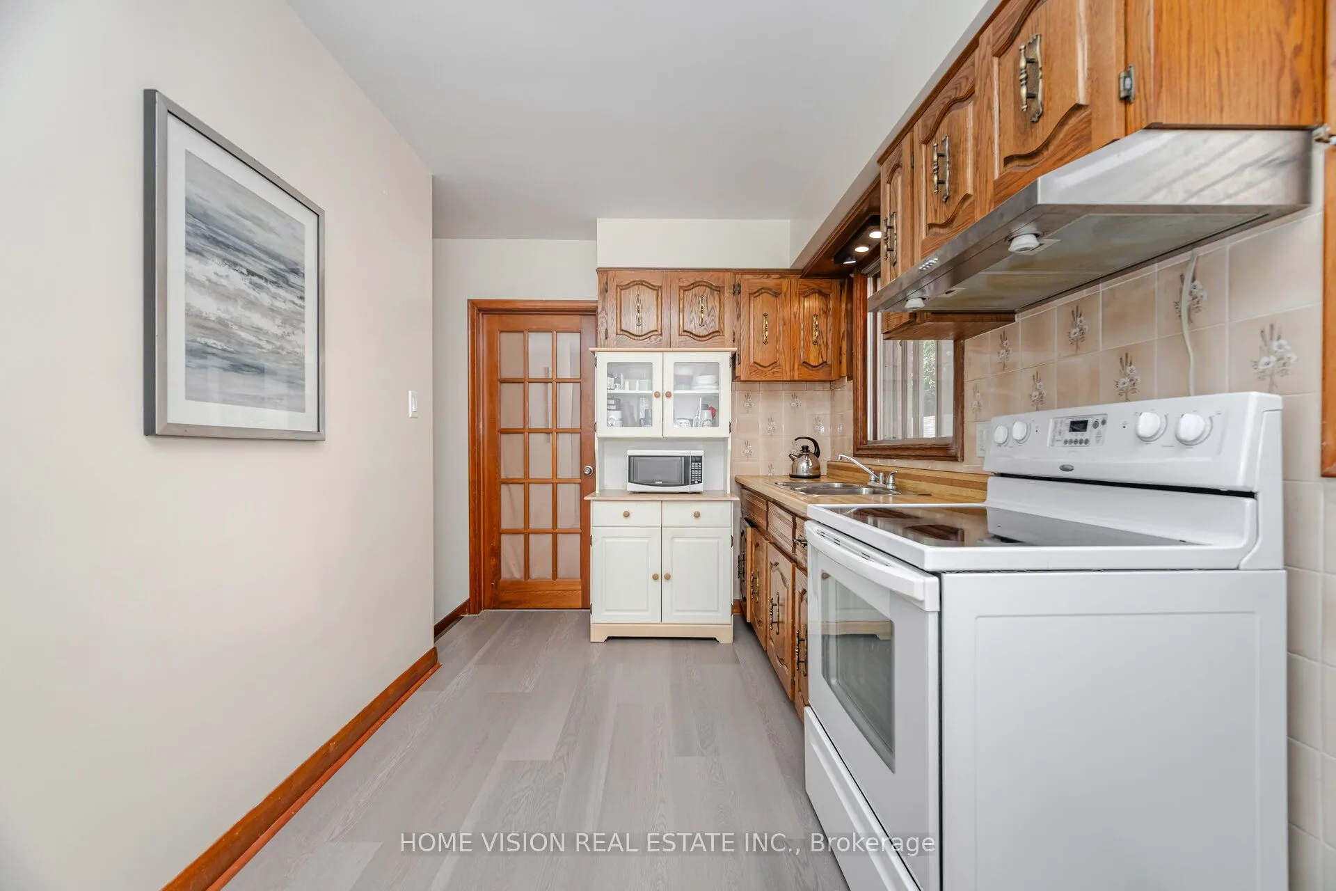 15 Adair Avenue N