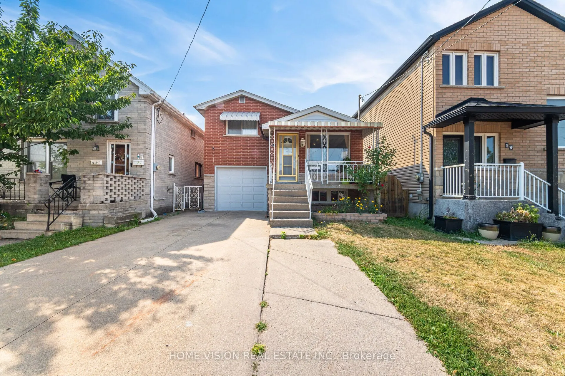 15 Adair Avenue N