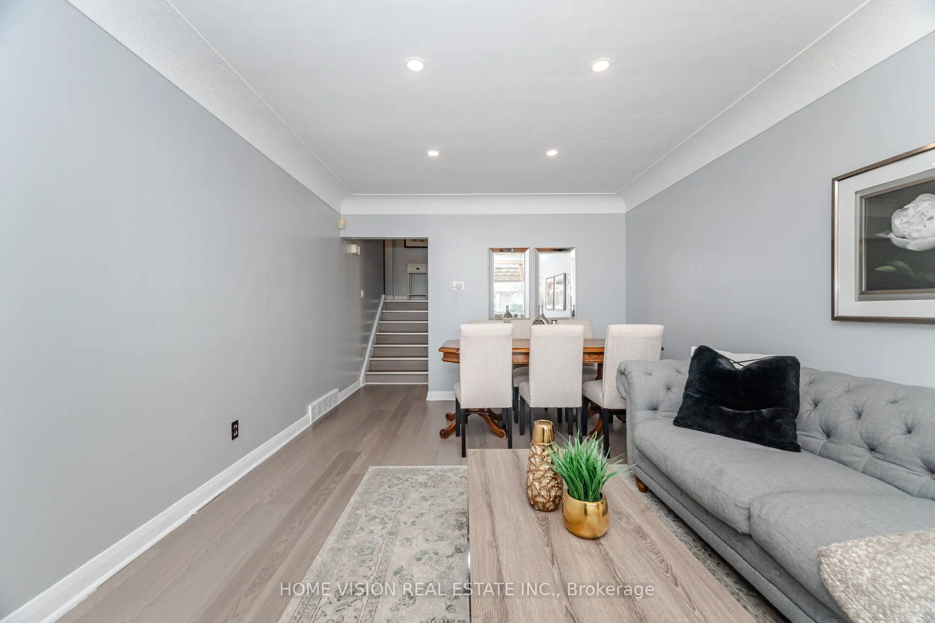 15 Adair Avenue N