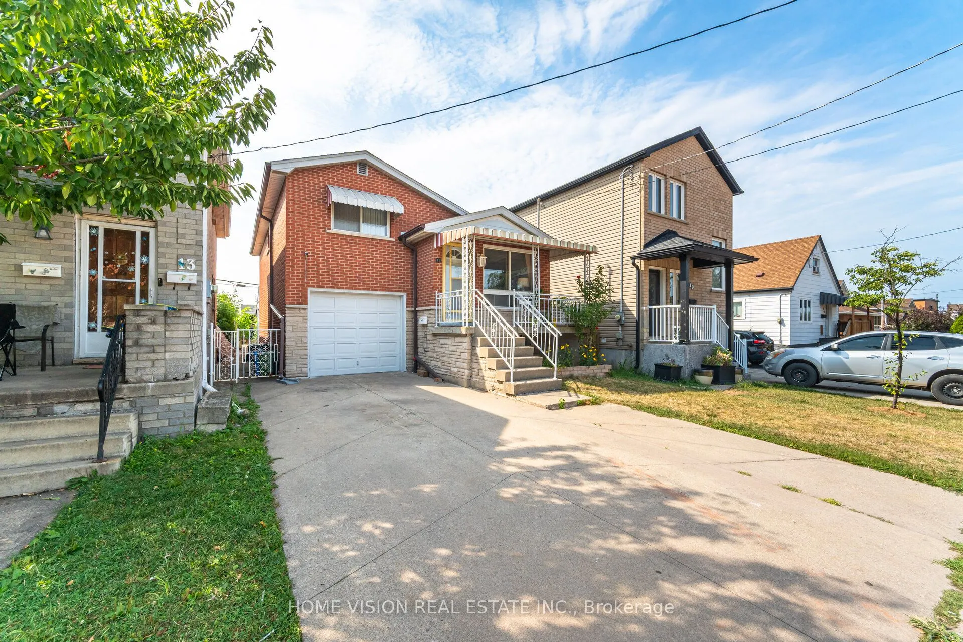15 Adair Avenue N
