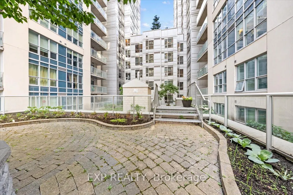 242 Rideau Street