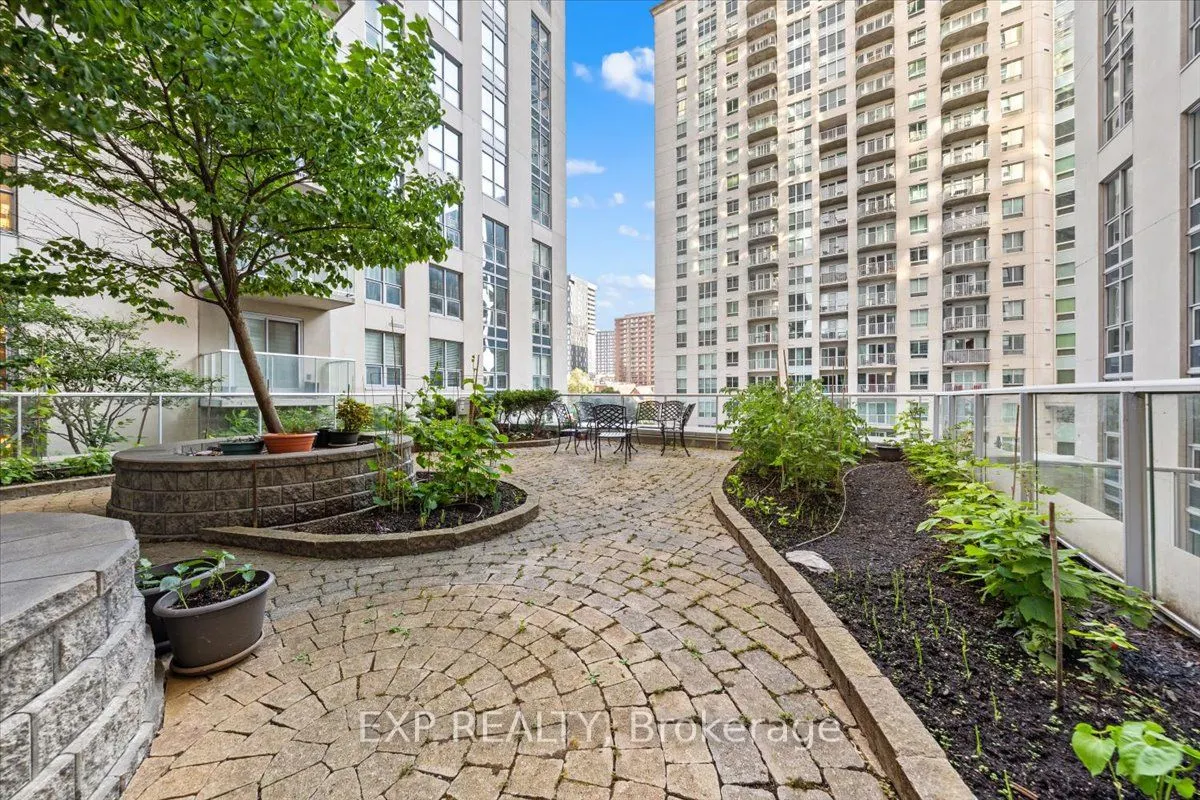 242 Rideau Street