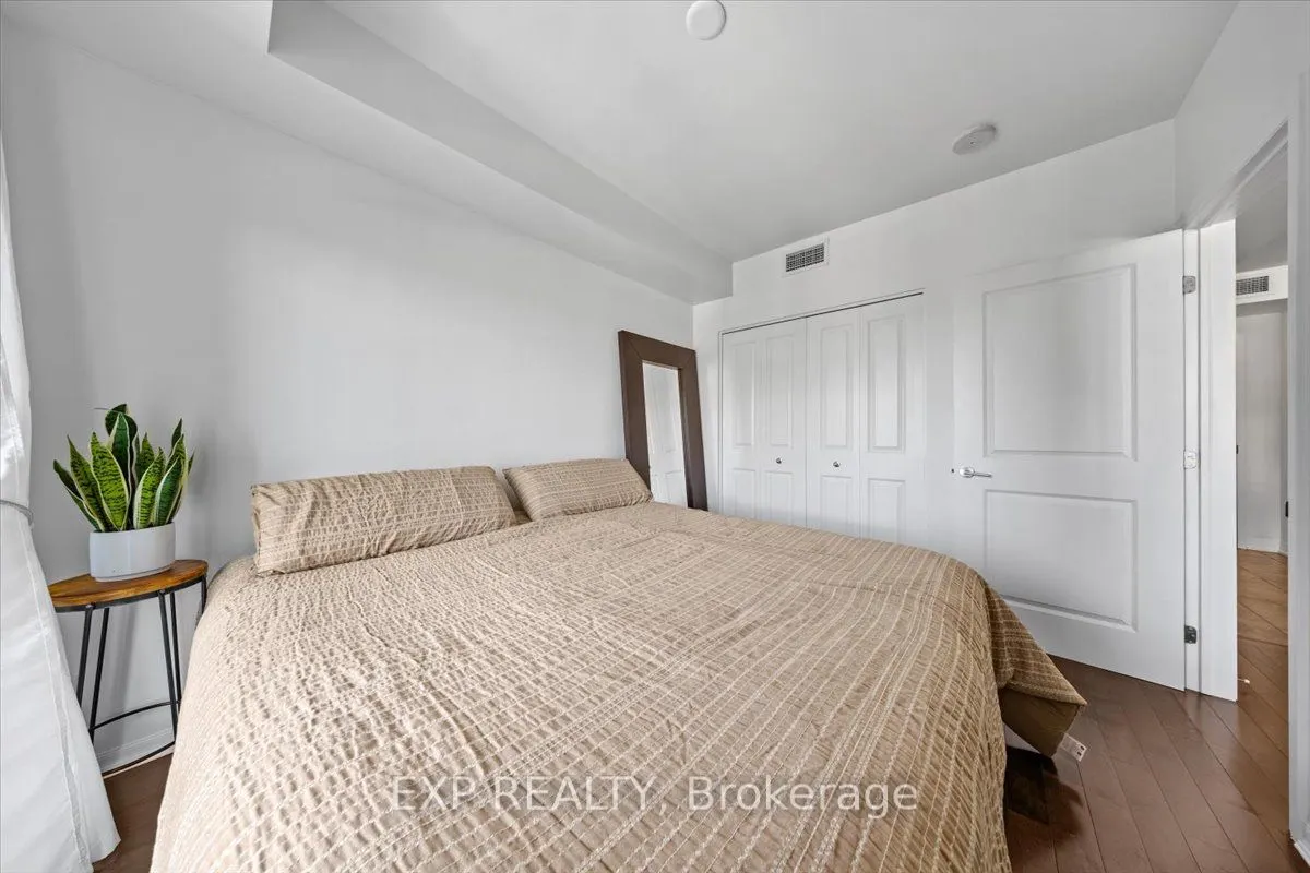 242 Rideau Street