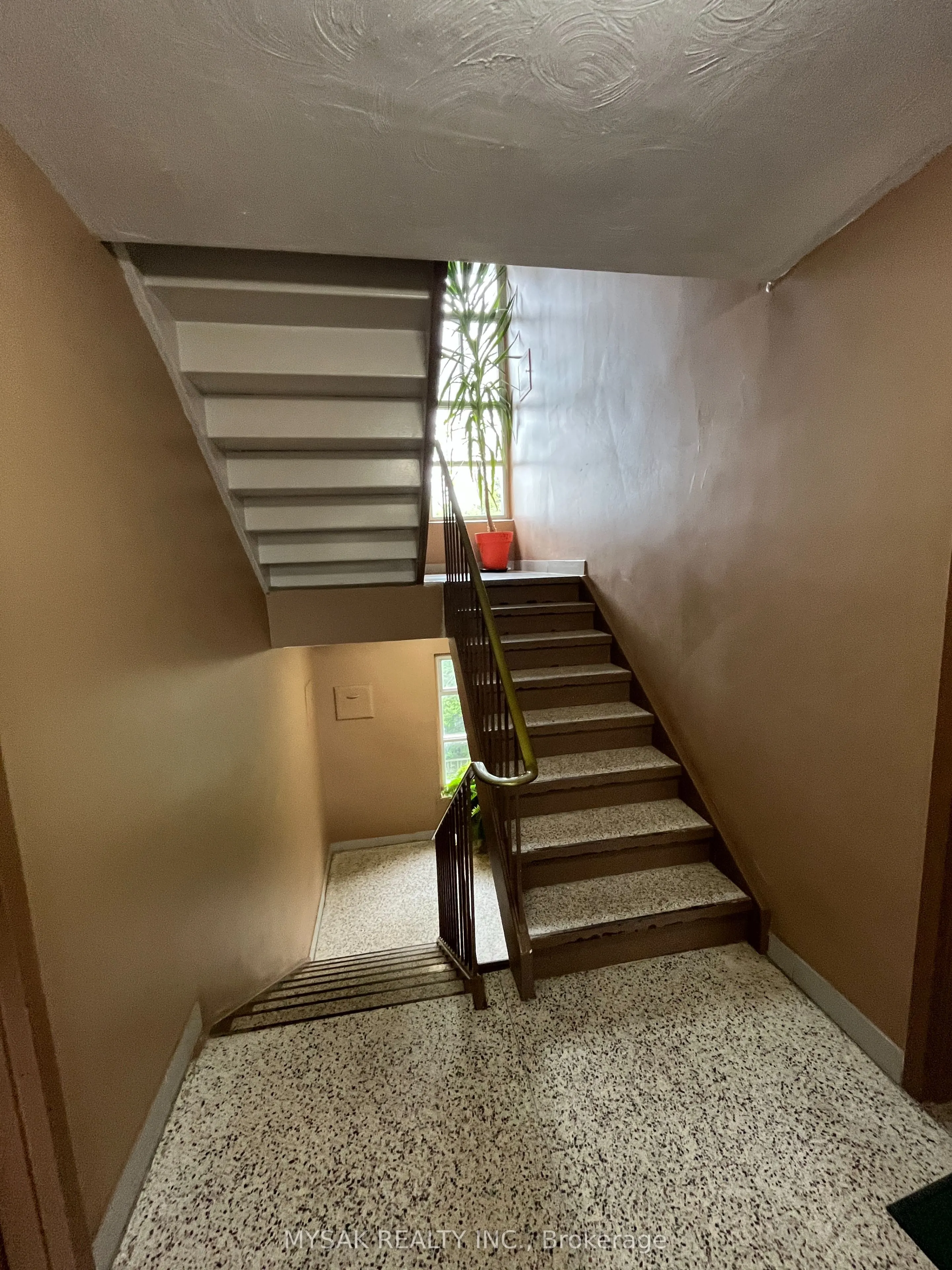 497 Victoria Road N