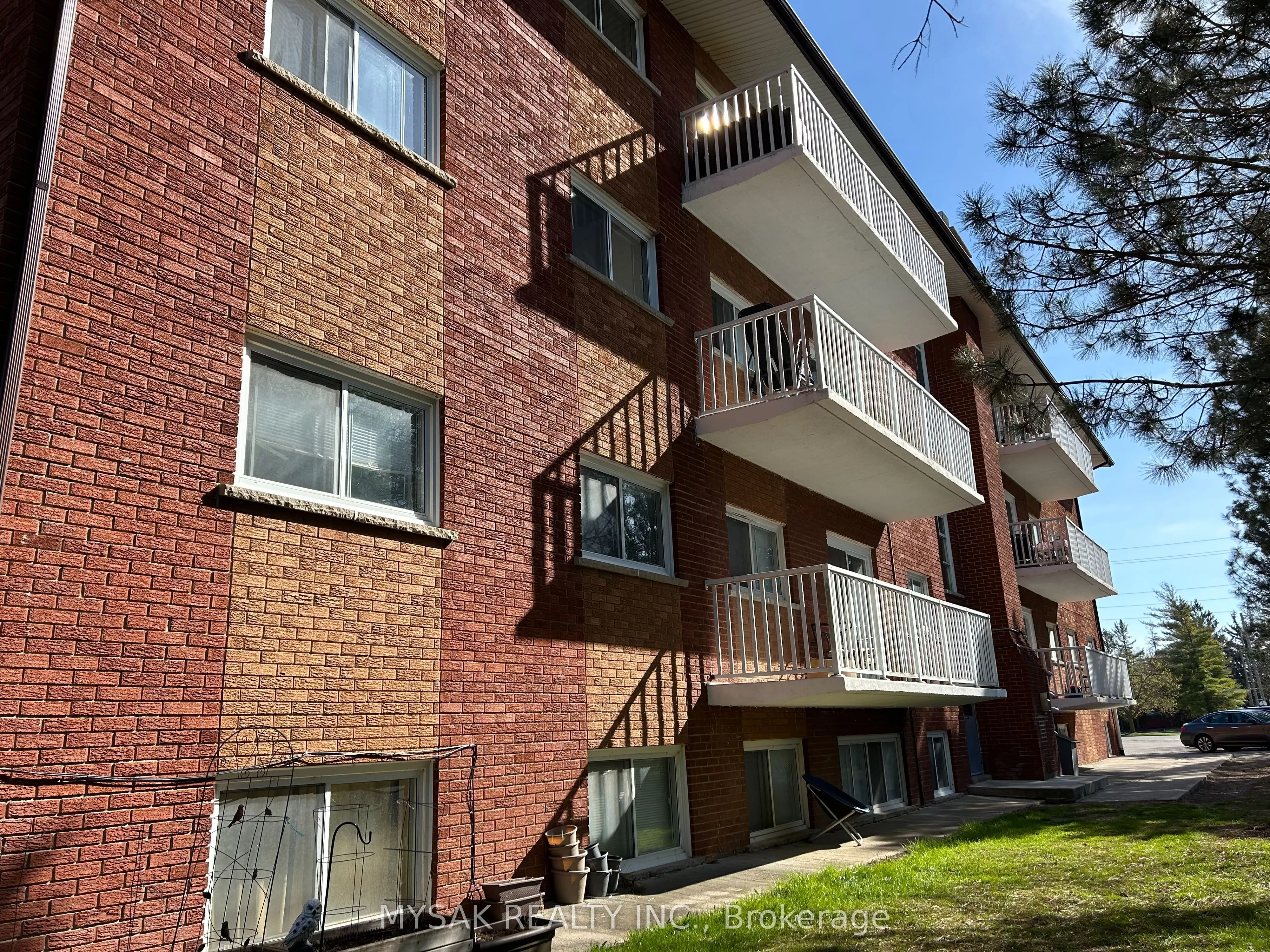 497 Victoria Road N