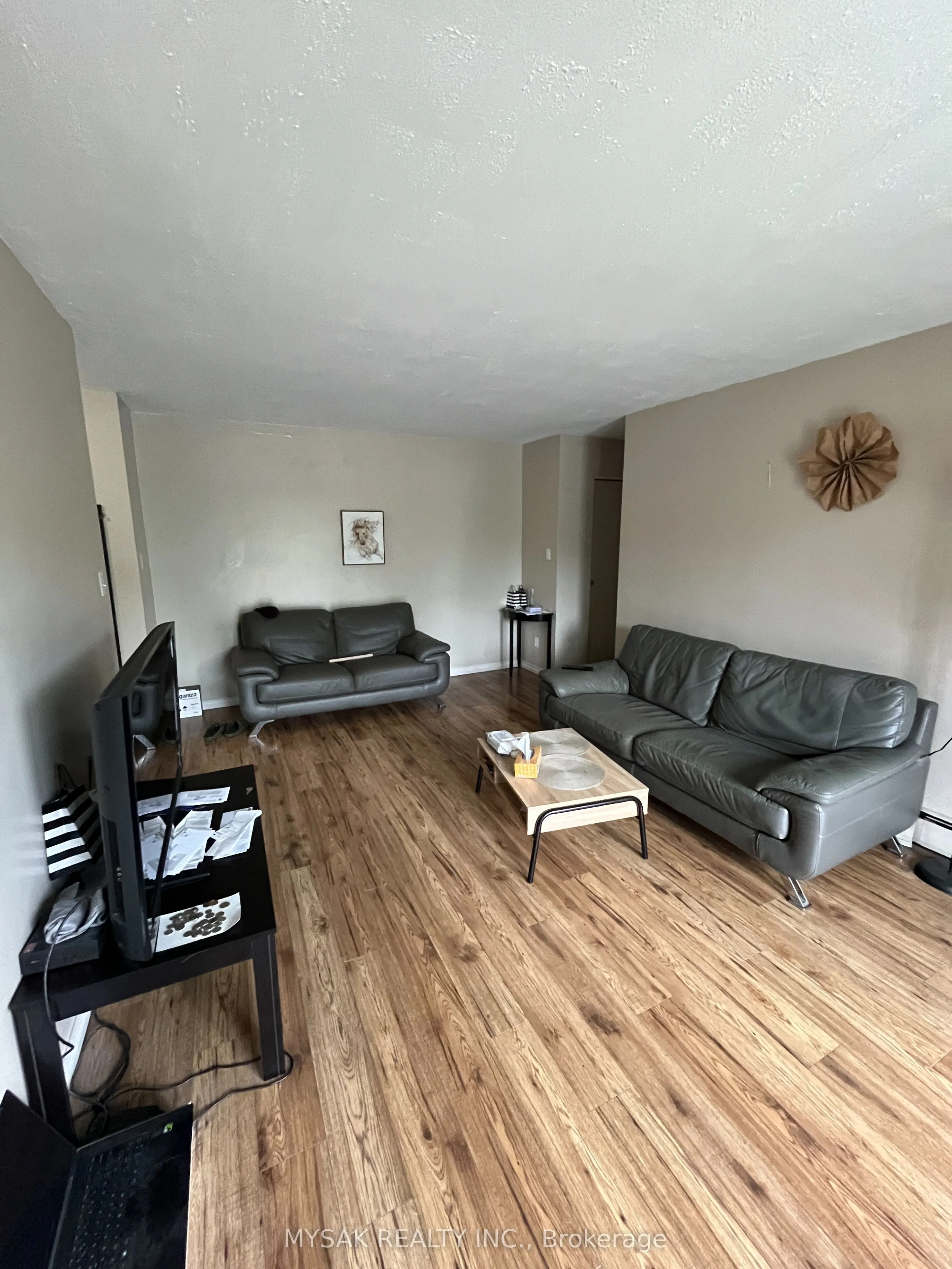 497 Victoria Road N