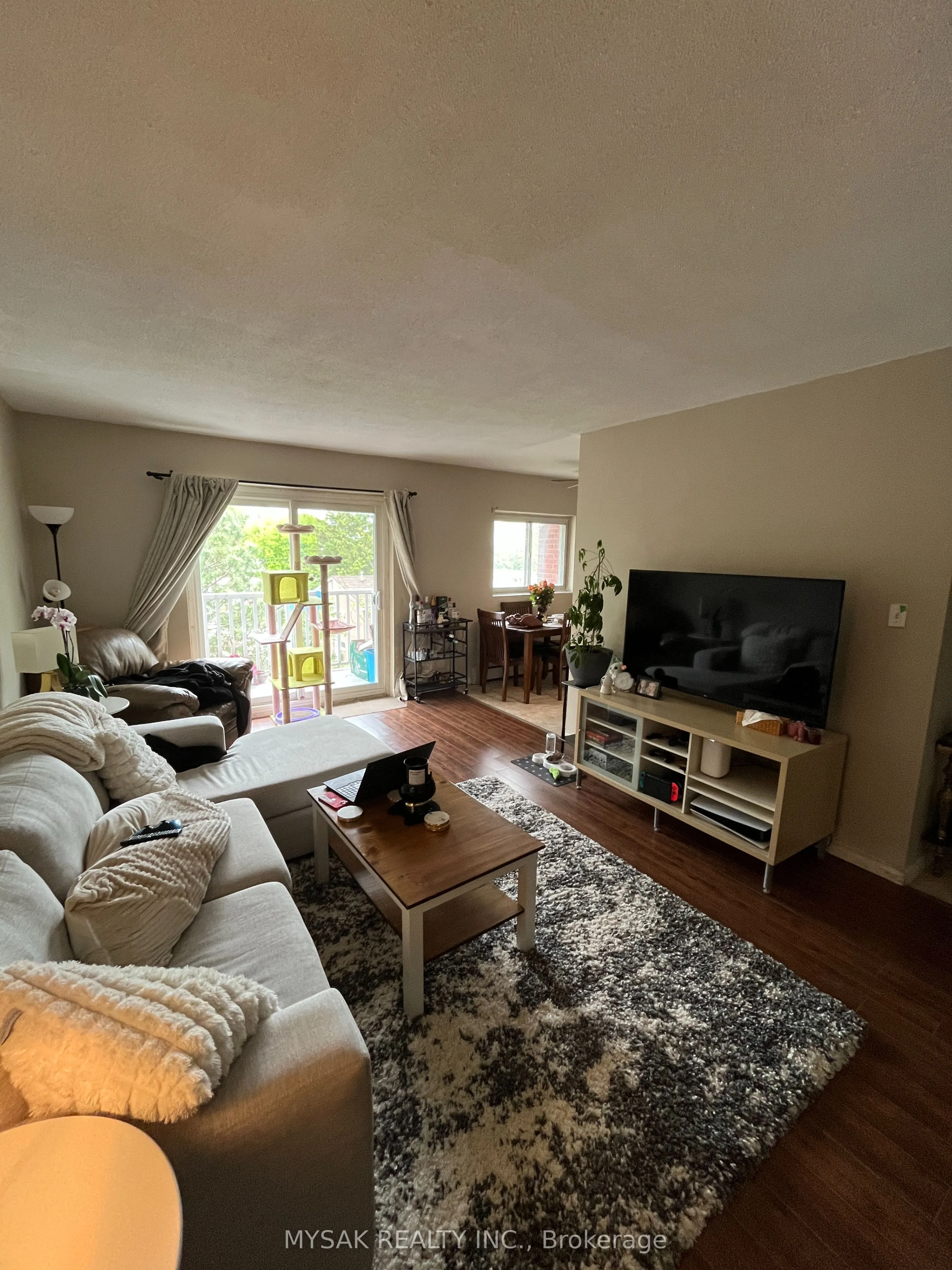497 Victoria Road N