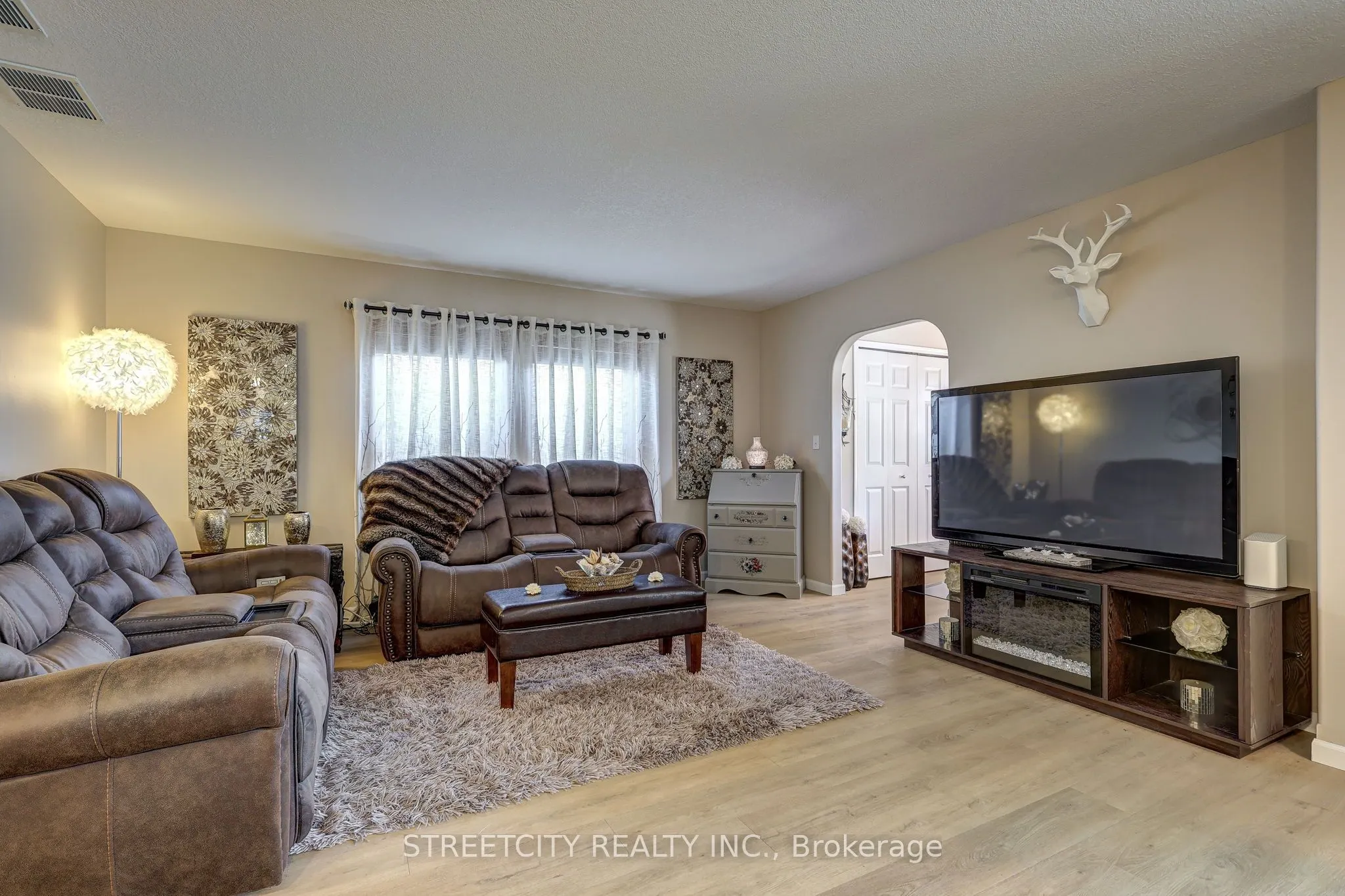 481 Richard Crescent